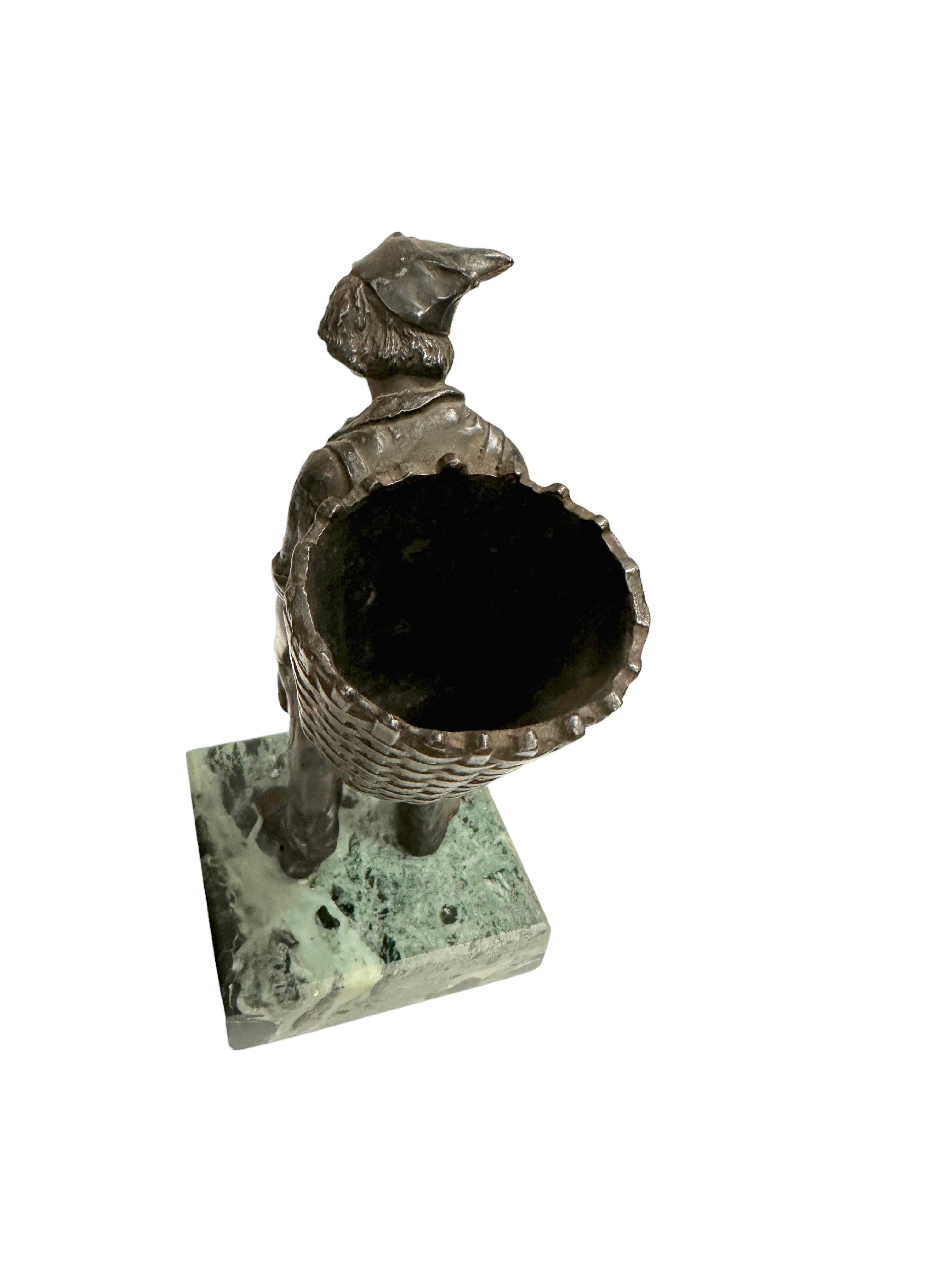 Vintage-Bronzefigur auf Marmorsockel, Metallstatue, antik, Österreich, 1900er Jahre (Österreichisch) im Angebot