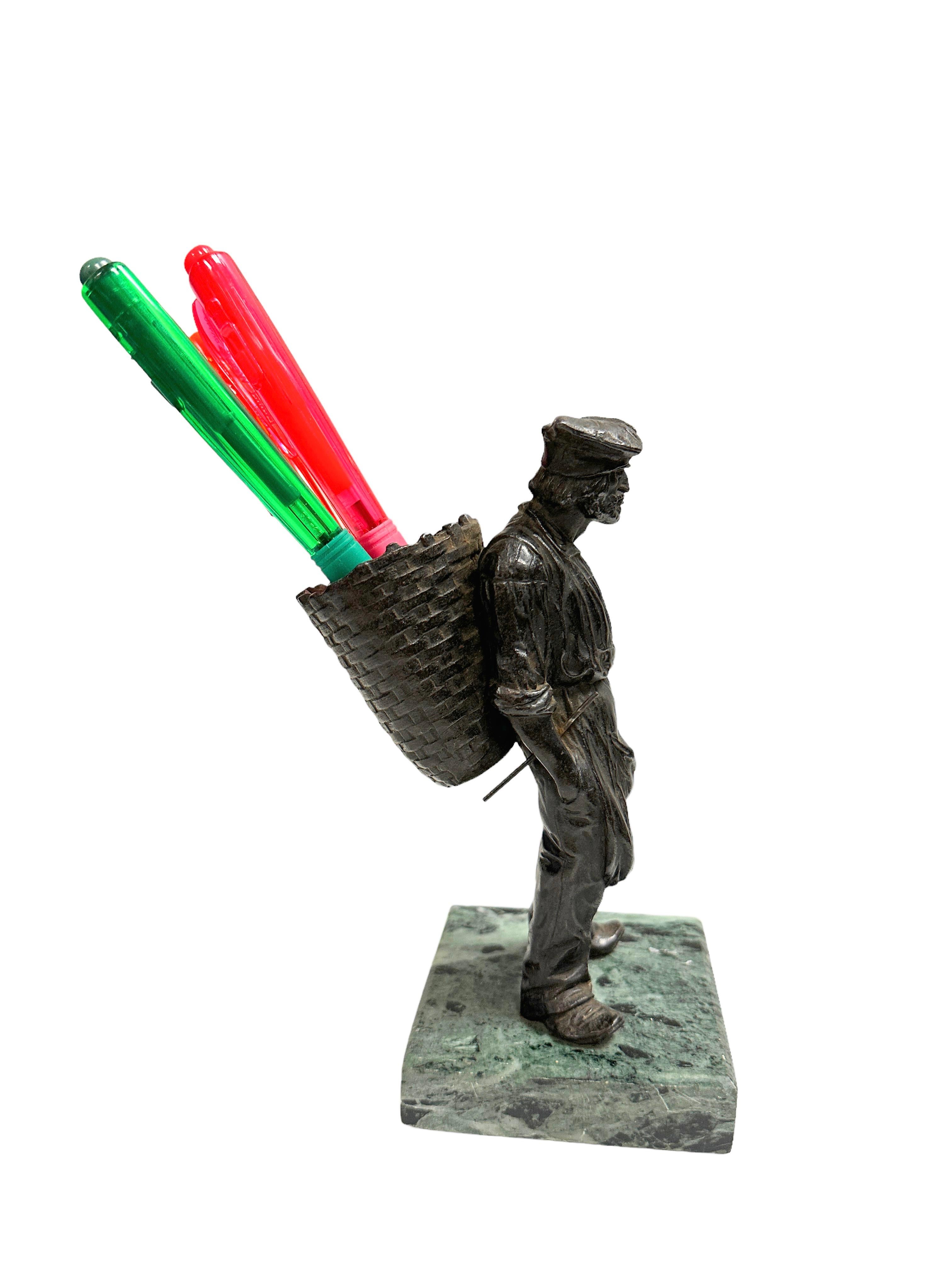 Inizio XX secolo Figura in bronzo su base di marmo, Statua in metallo, Austria antica in vendita