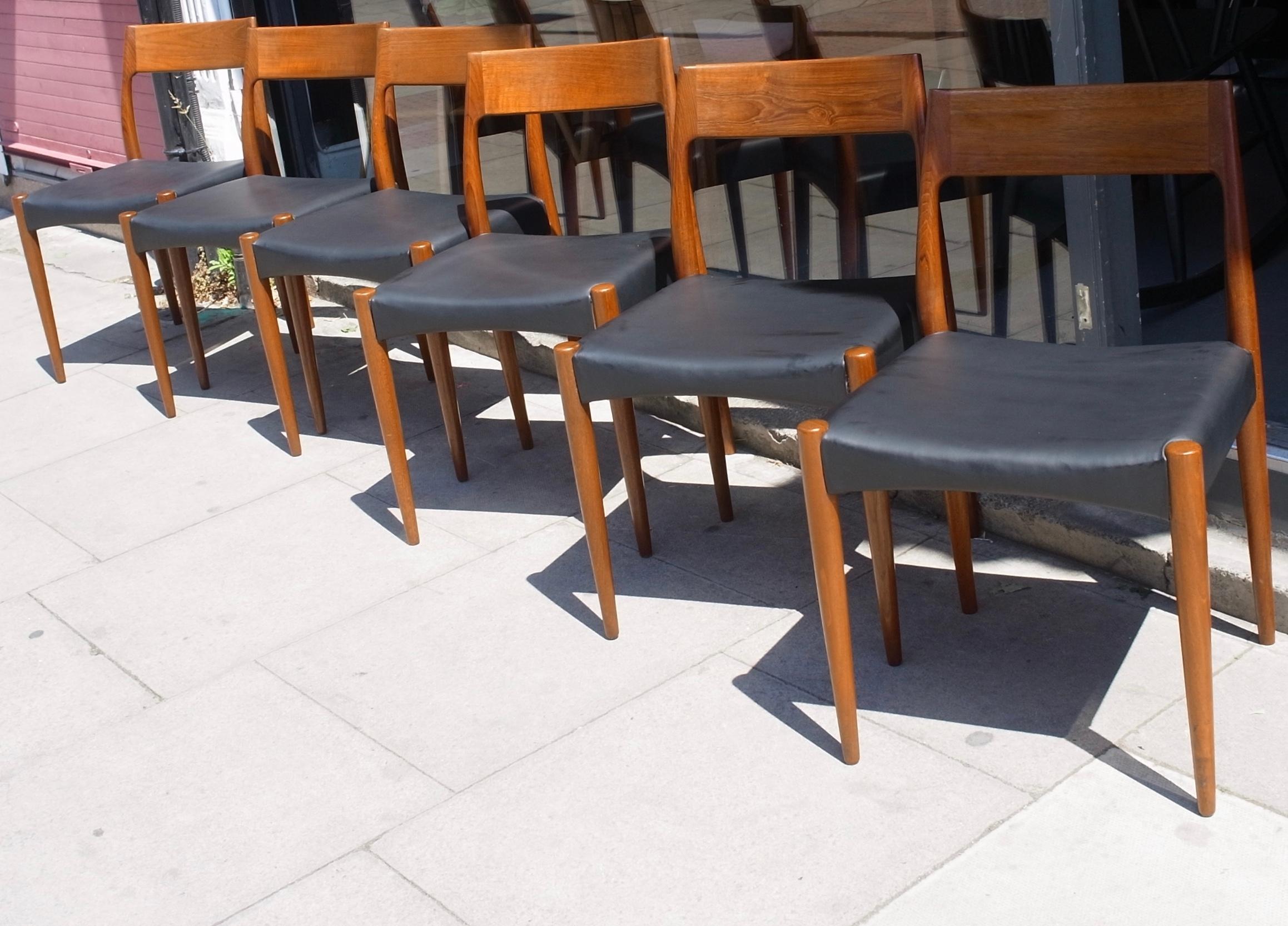 Vintage 1960s Danish Teak & Leather Model 175 Dining Chairs by Mogens Kold In Good Condition For Sale In London, GB