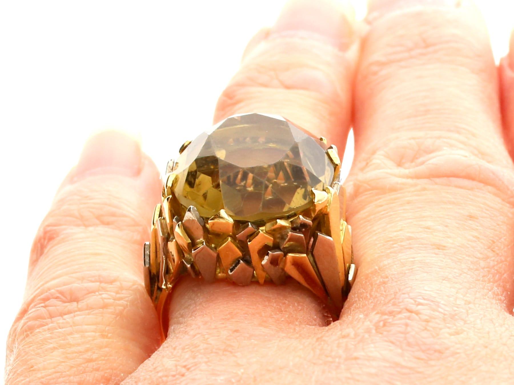 Vintage 19.05Ct Smoky Quartz and 18k Yellow Gold Cocktail Ring Circa 1970 For Sale 5