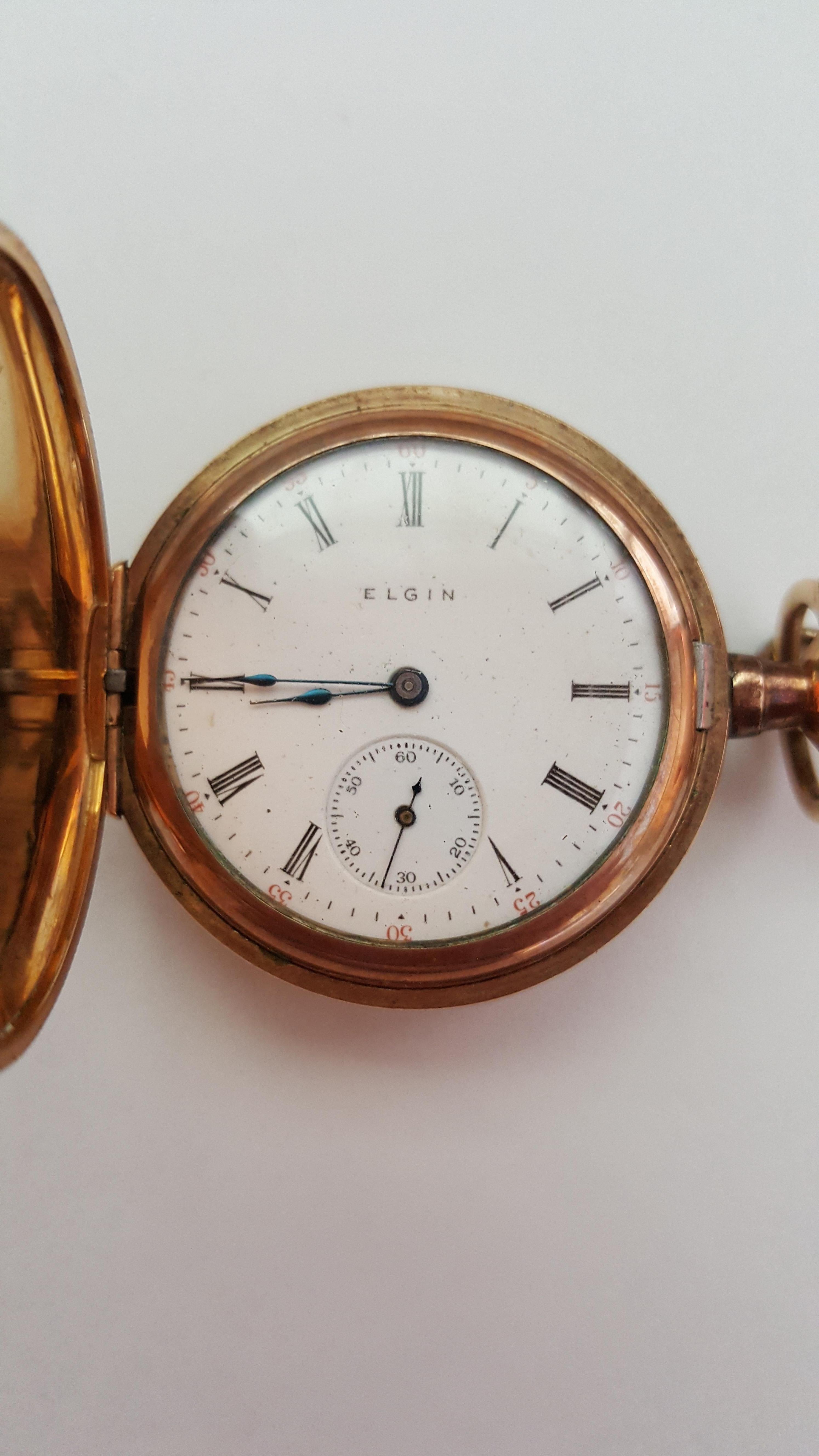 Vintage 1909 Gold Plated Elgin Pocket Watch, Working (see video), Very Good Condition, Grade 320, Model 2, 7 Jewel, Size Os, Very nice Case, White Face, Black Roman Numerals, Seconds hand, 34 mm case , stamped guarantee 25 years. Plastic crystal is