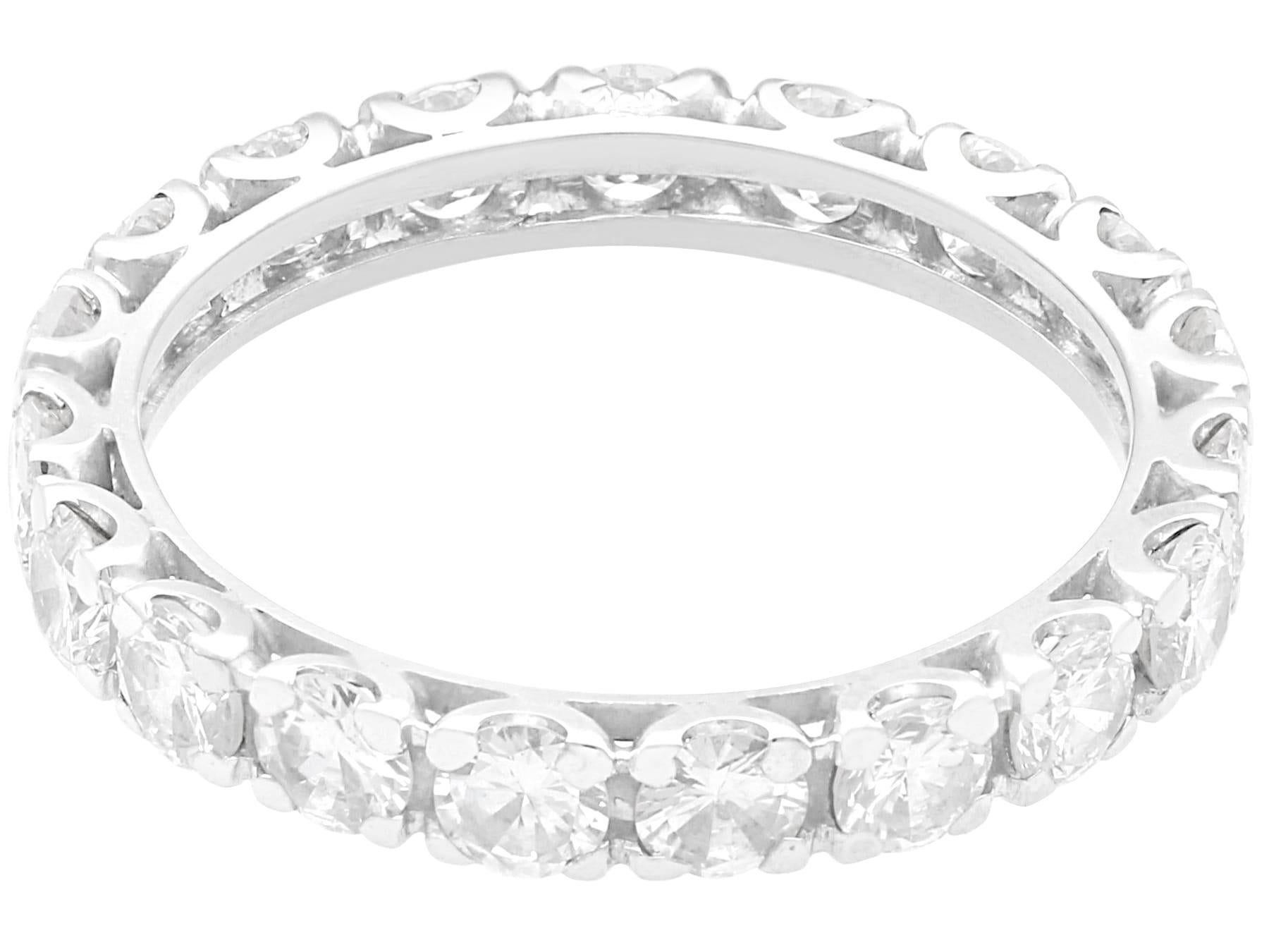 Vintage 1.90ct Diamond and 18k White Gold Full Eternity Ring Circa 1950 In Excellent Condition For Sale In Jesmond, Newcastle Upon Tyne