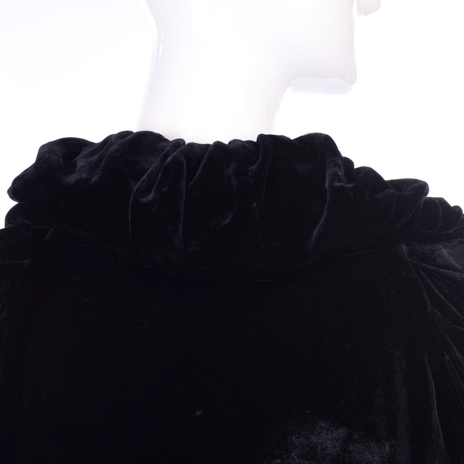 Women's Vintage 1910s Black Velvet Evening Coat W/ Gathered Collar & Puff Sleeves For Sale