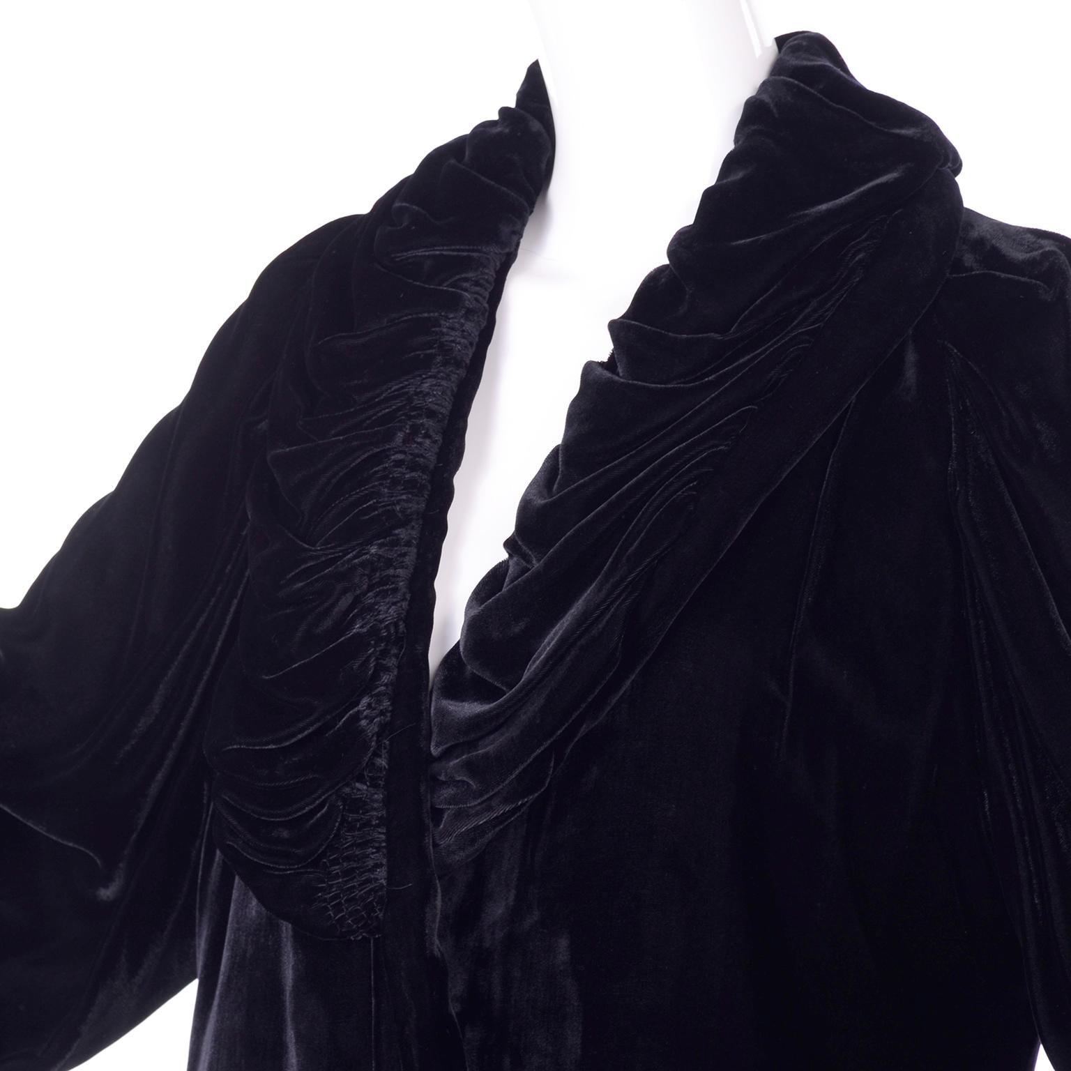 Vintage 1910s Black Velvet Evening Coat W/ Gathered Collar & Puff Sleeves For Sale 2