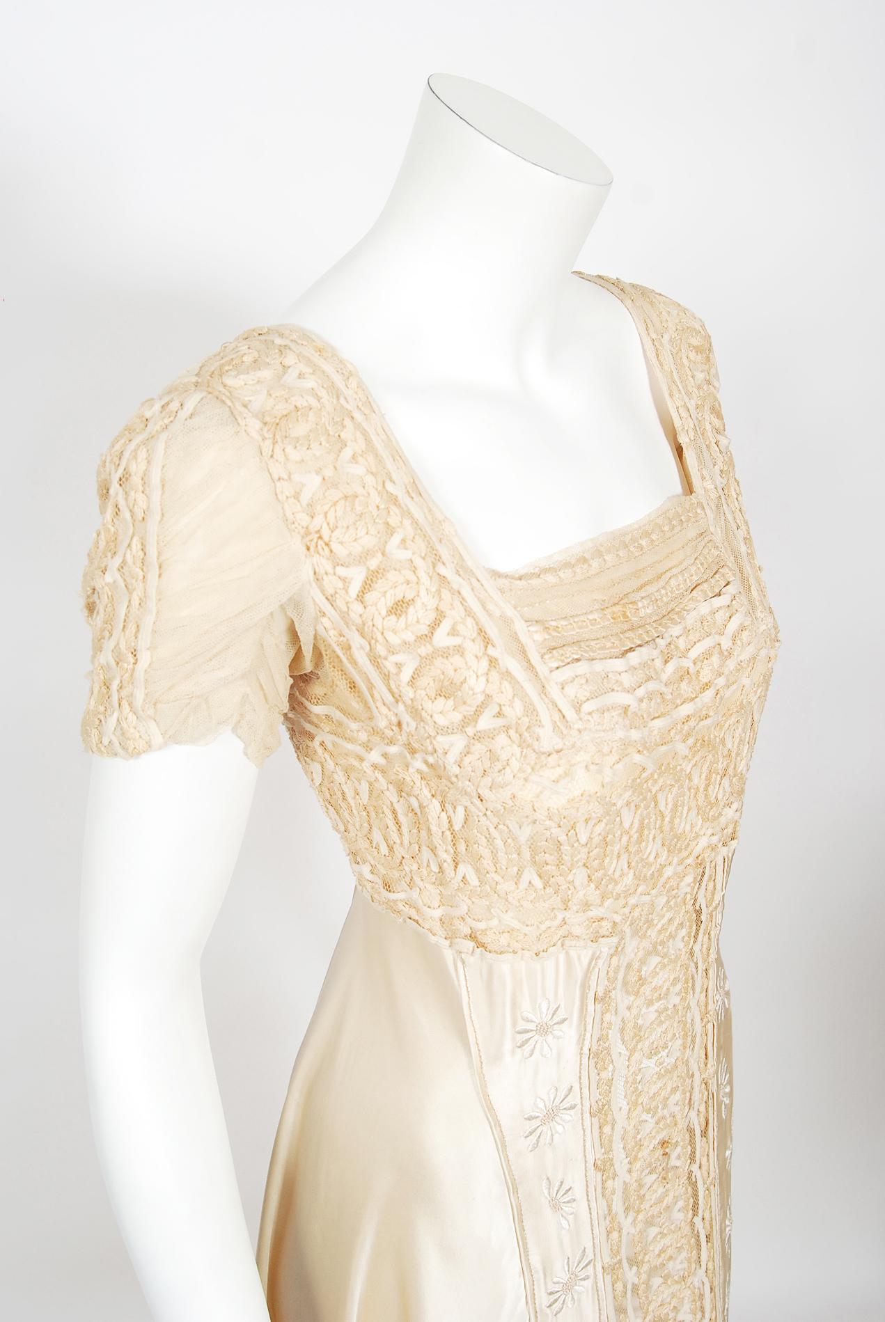 Vintage 1910s Ivory Crème Embroidered Net-Lace & Silk Satin Trained Bridal Gown  For Sale 3