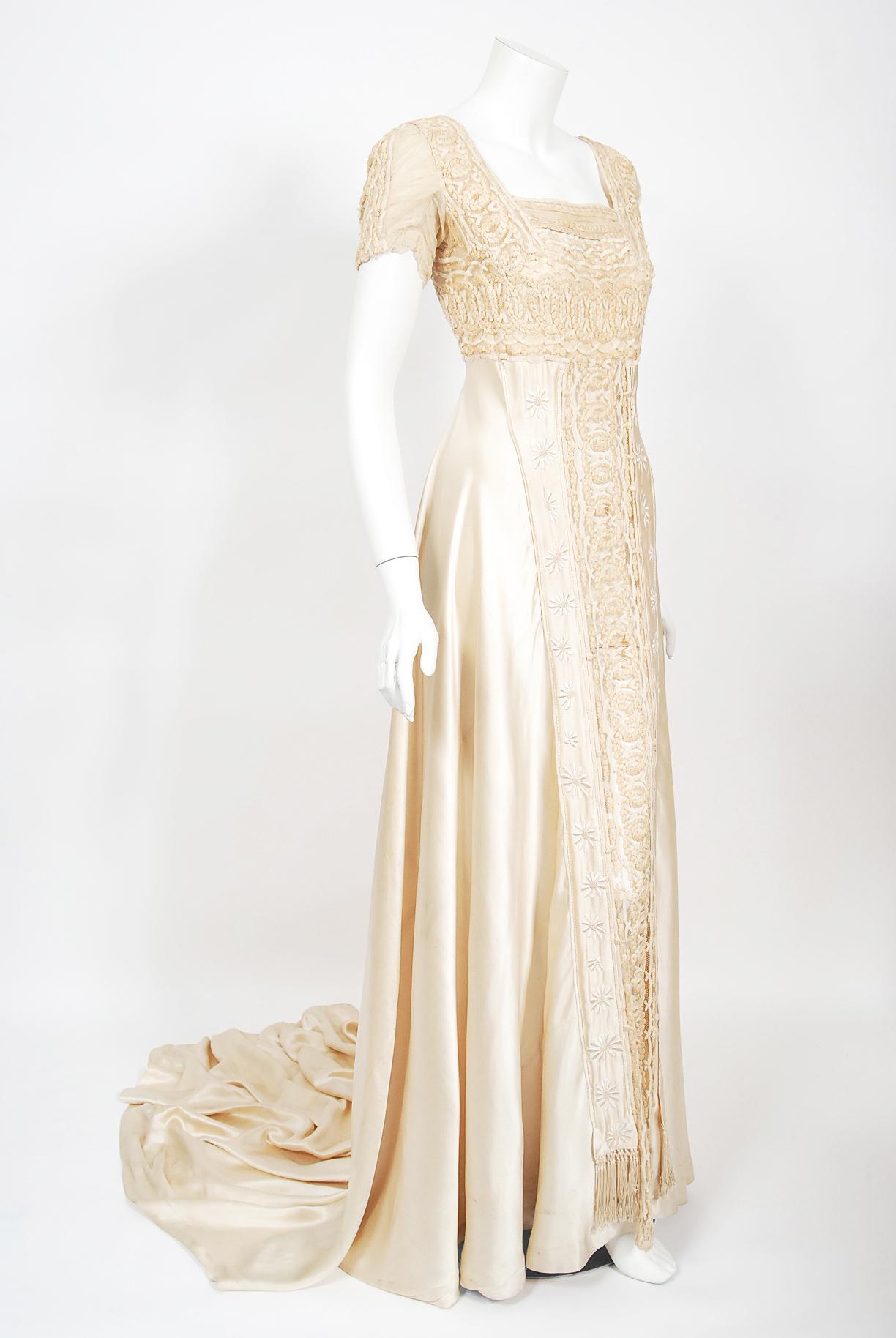 Vintage 1910s Ivory Crème Embroidered Net-Lace & Silk Satin Trained Bridal Gown  For Sale 4