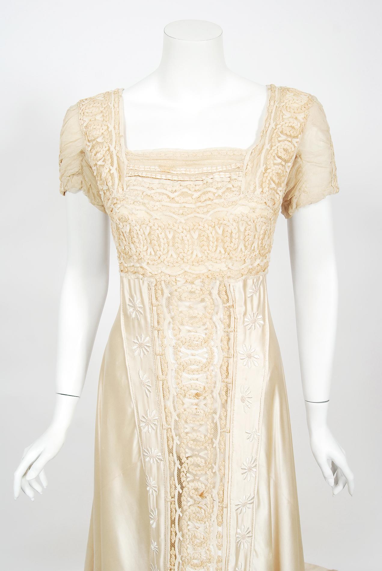 Vintage 1910s Elfenbein Crème bestickt Net-Lace & Seide Satin geschleppt Brautkleid  im Zustand „Gut“ im Angebot in Beverly Hills, CA