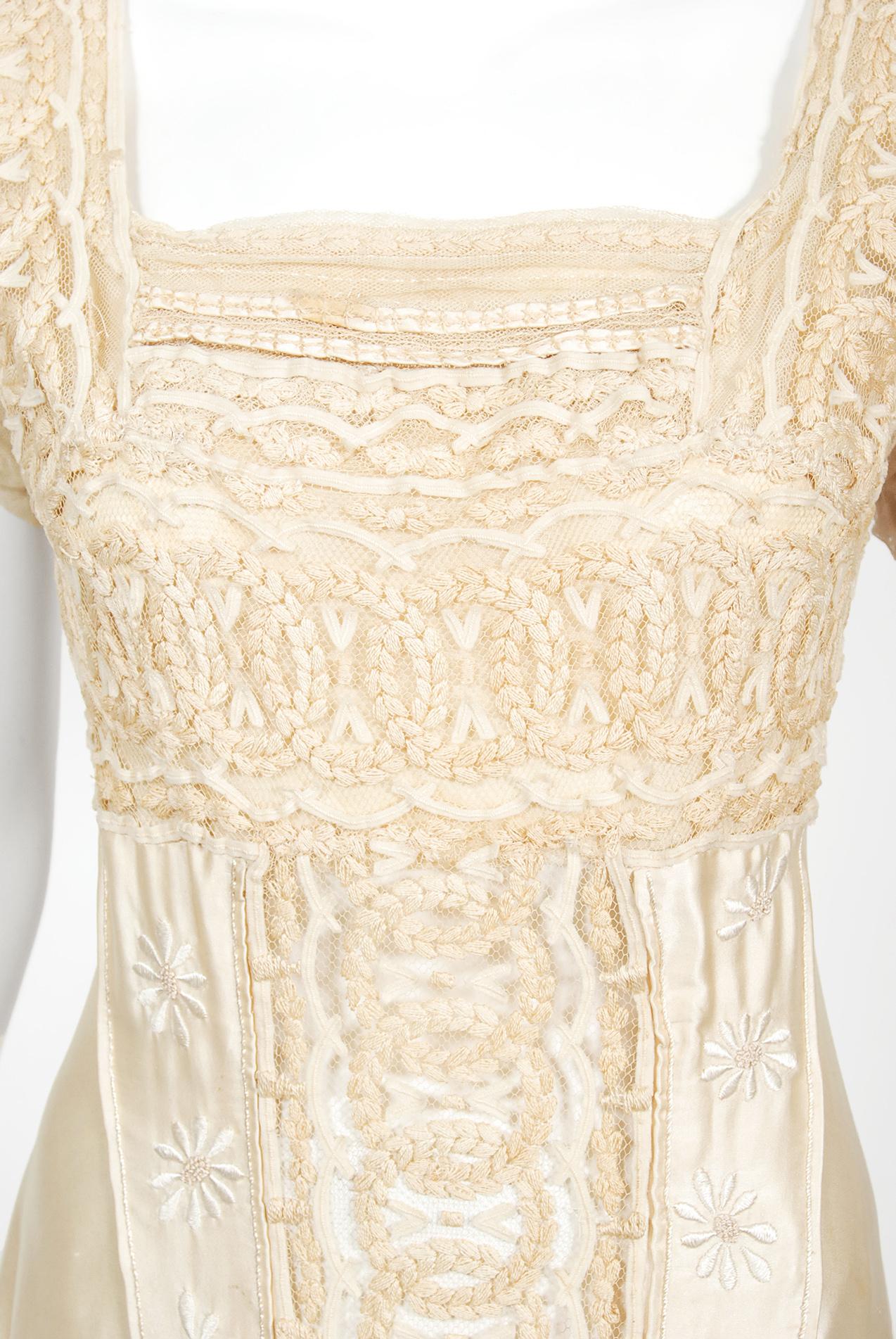 Vintage 1910s Elfenbein Crème bestickt Net-Lace & Seide Satin geschleppt Brautkleid  Damen im Angebot