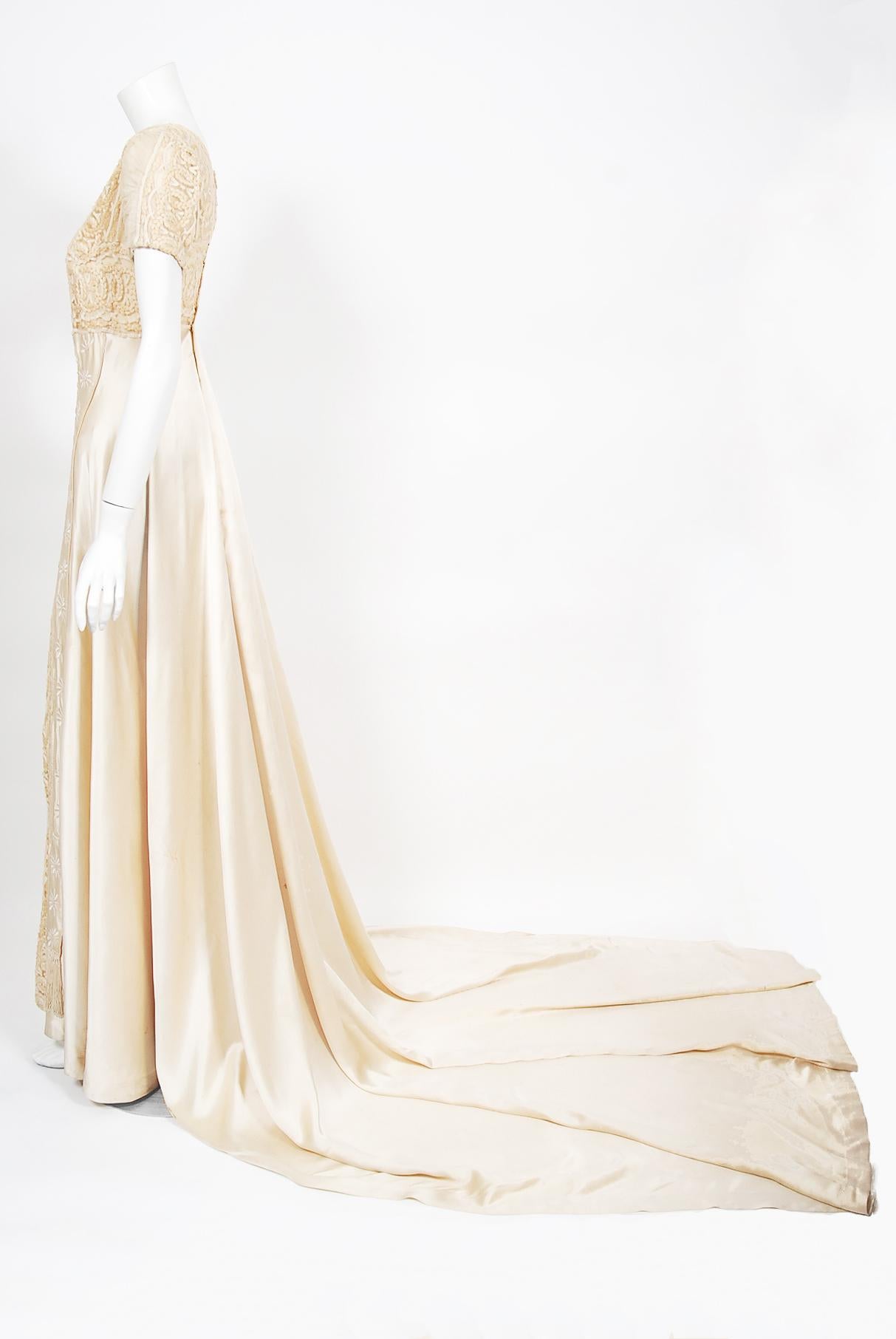 Vintage 1910s Ivory Crème Embroidered Net-Lace & Silk Satin Trained Bridal Gown  In Good Condition For Sale In Beverly Hills, CA