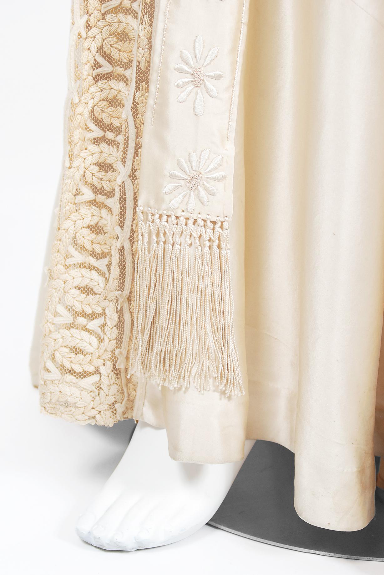 Vintage 1910s Elfenbein Crème bestickt Net-Lace & Seide Satin geschleppt Brautkleid  im Angebot 4