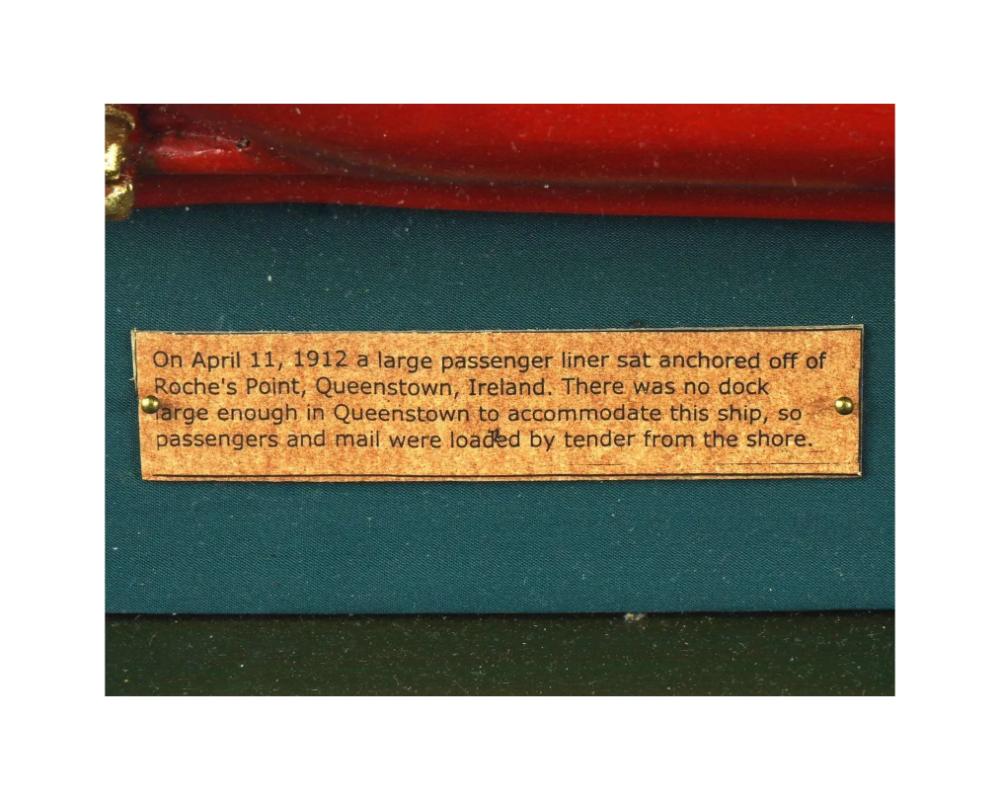 Modèle de bateau Titanic de 1912 dans une boîte d'ombre en verre en vente 1
