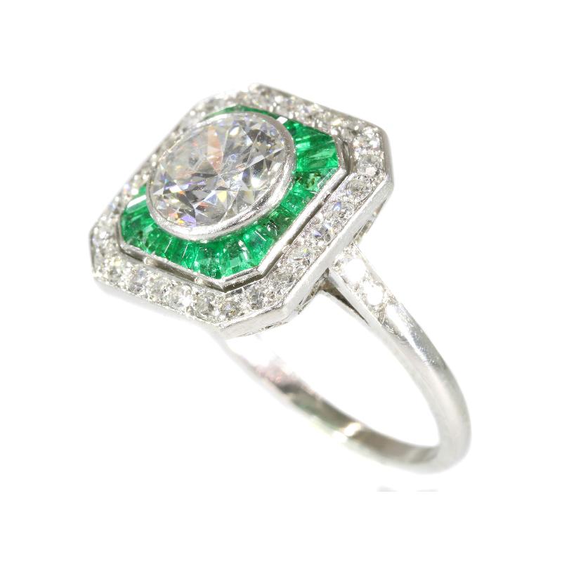 Vintage 1.92 Carat Diamond & Brazilian Emerald Platinum Engagement Ring In Excellent Condition In Antwerp, BE