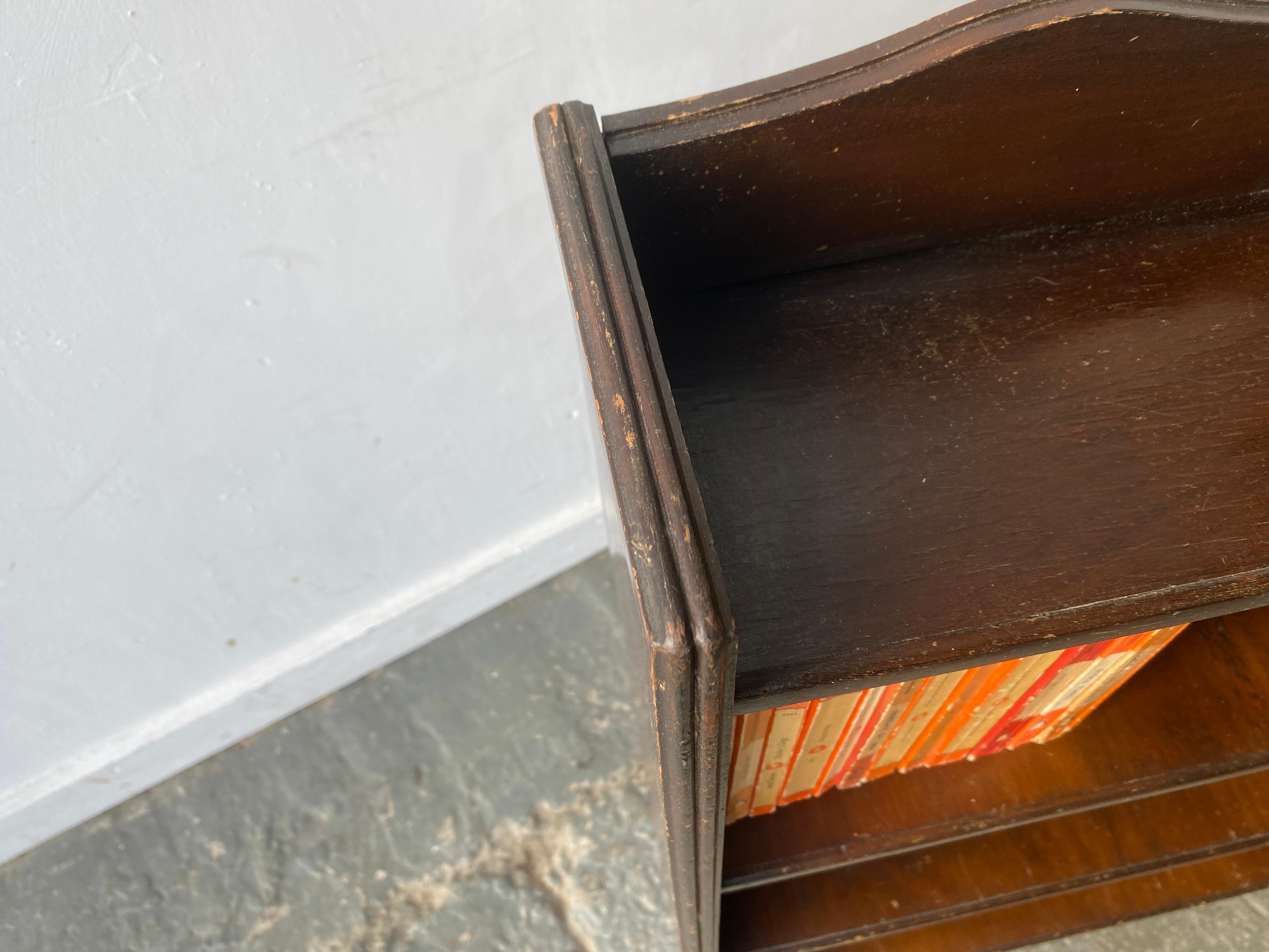 20th Century Vintage 1920/30’s open fronted free-standing bookcase For Sale