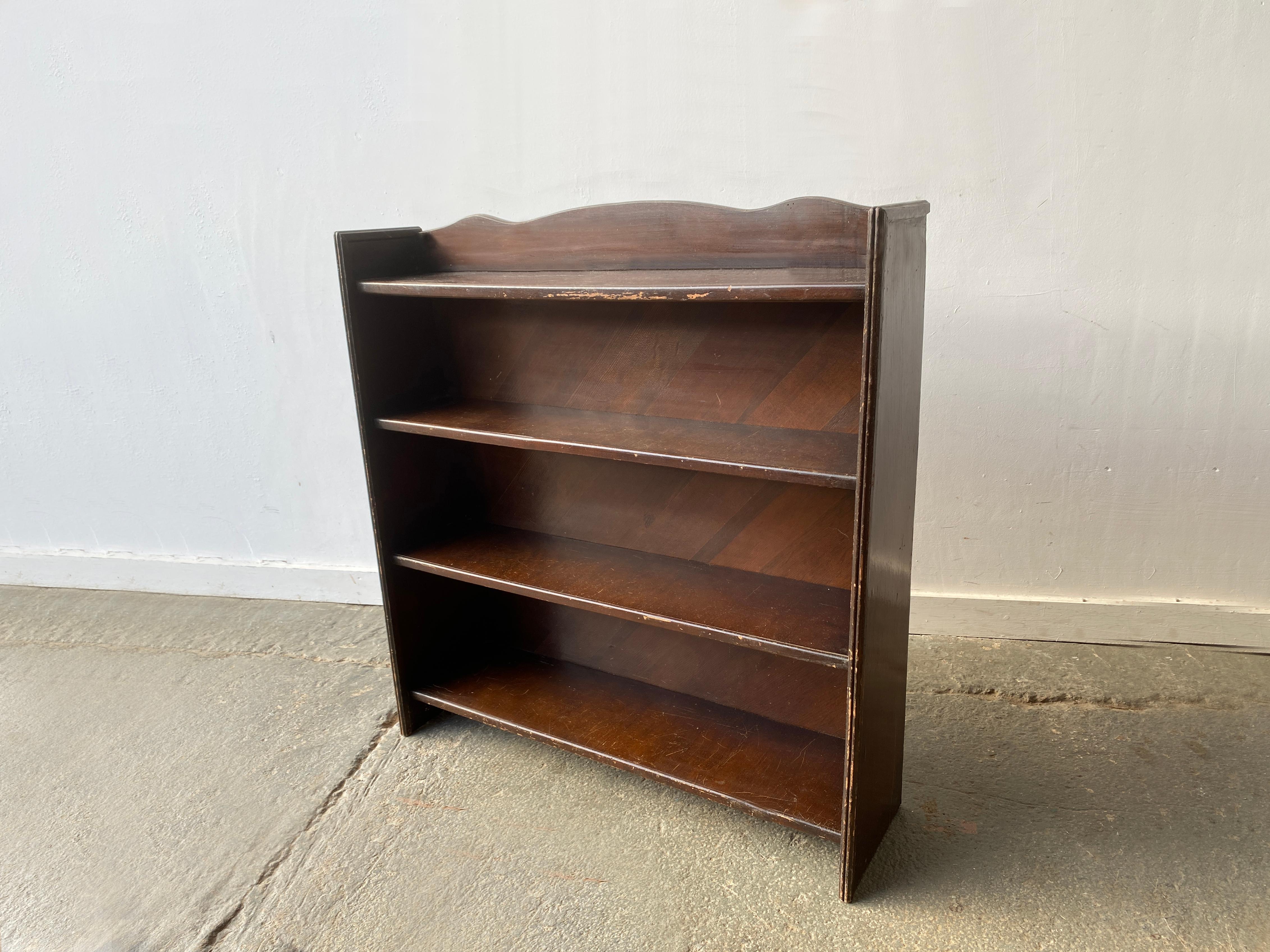 Pine Vintage 1920/30’s open fronted free-standing bookcase For Sale