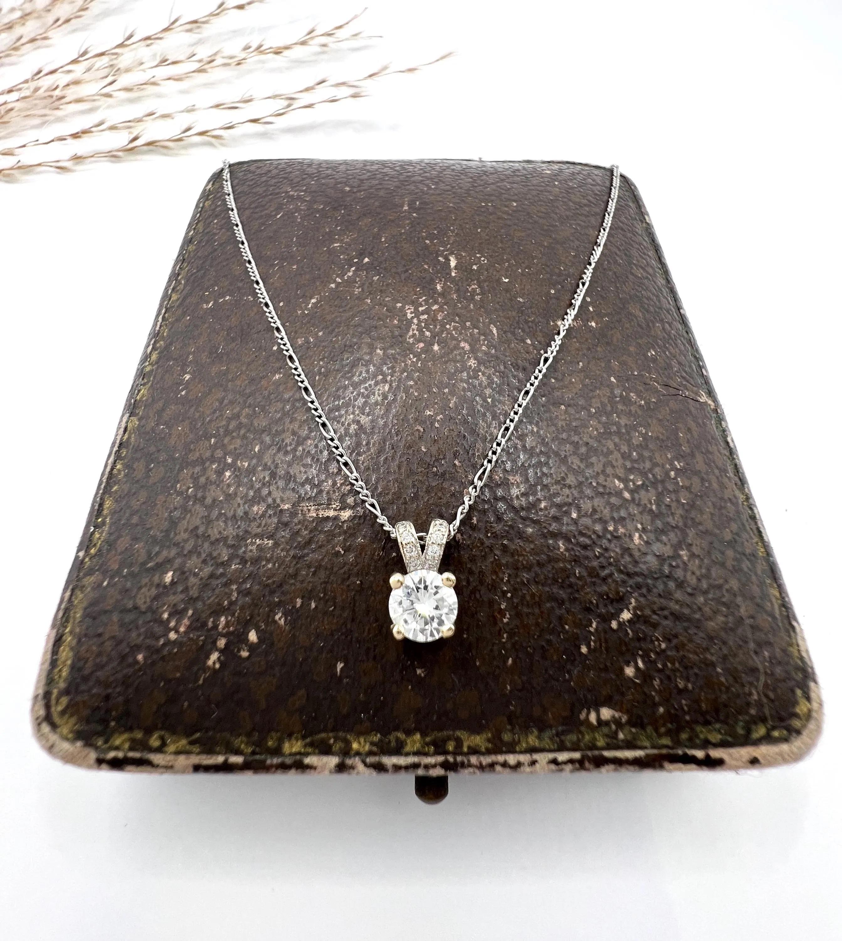 Vintage 1920s 0.47 Carat Diamond Set in New 18ct White Pendant on Platinum Chain en vente 5