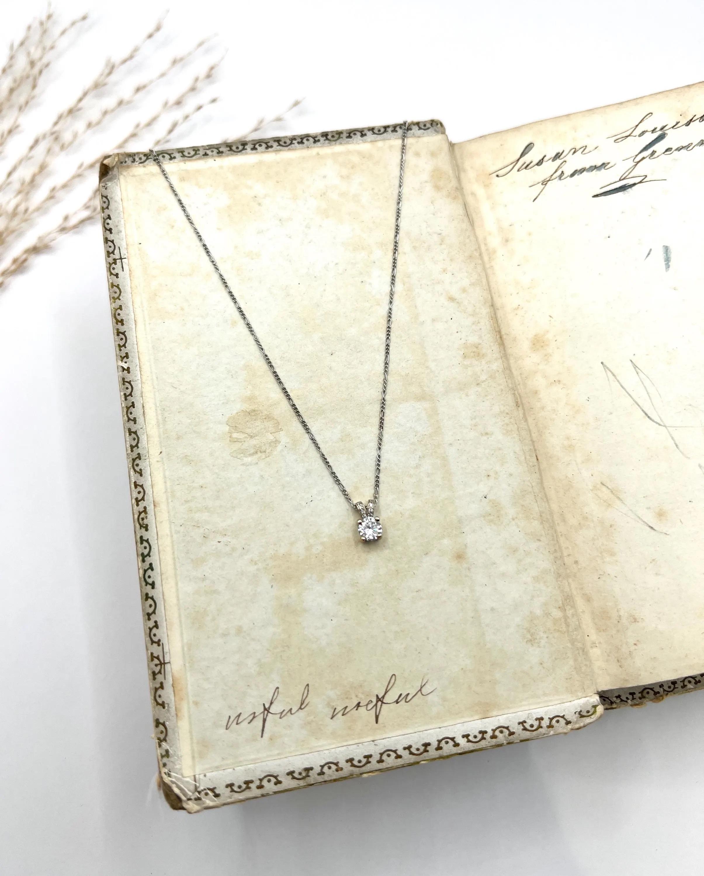 Vintage 1920s 0.47 Carat Diamond Set in New 18ct White Pendant on Platinum Chain en vente 6