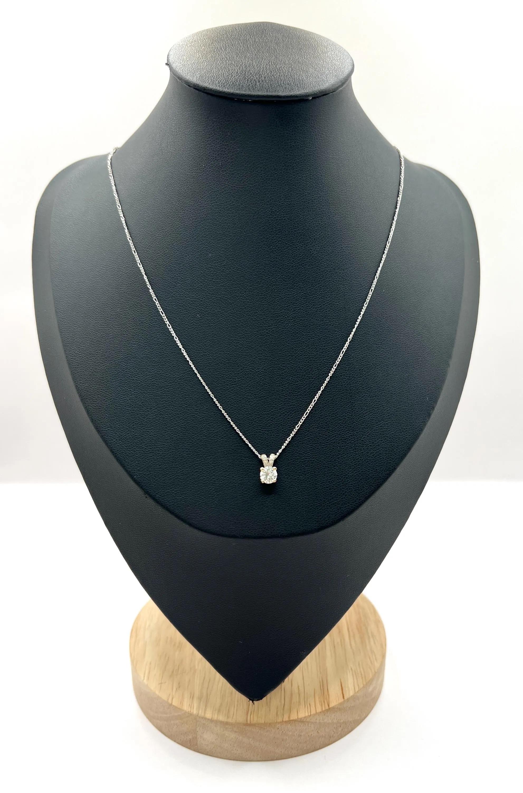 Taille brillant Vintage 1920s 0.47 Carat Diamond Set in New 18ct White Pendant on Platinum Chain en vente