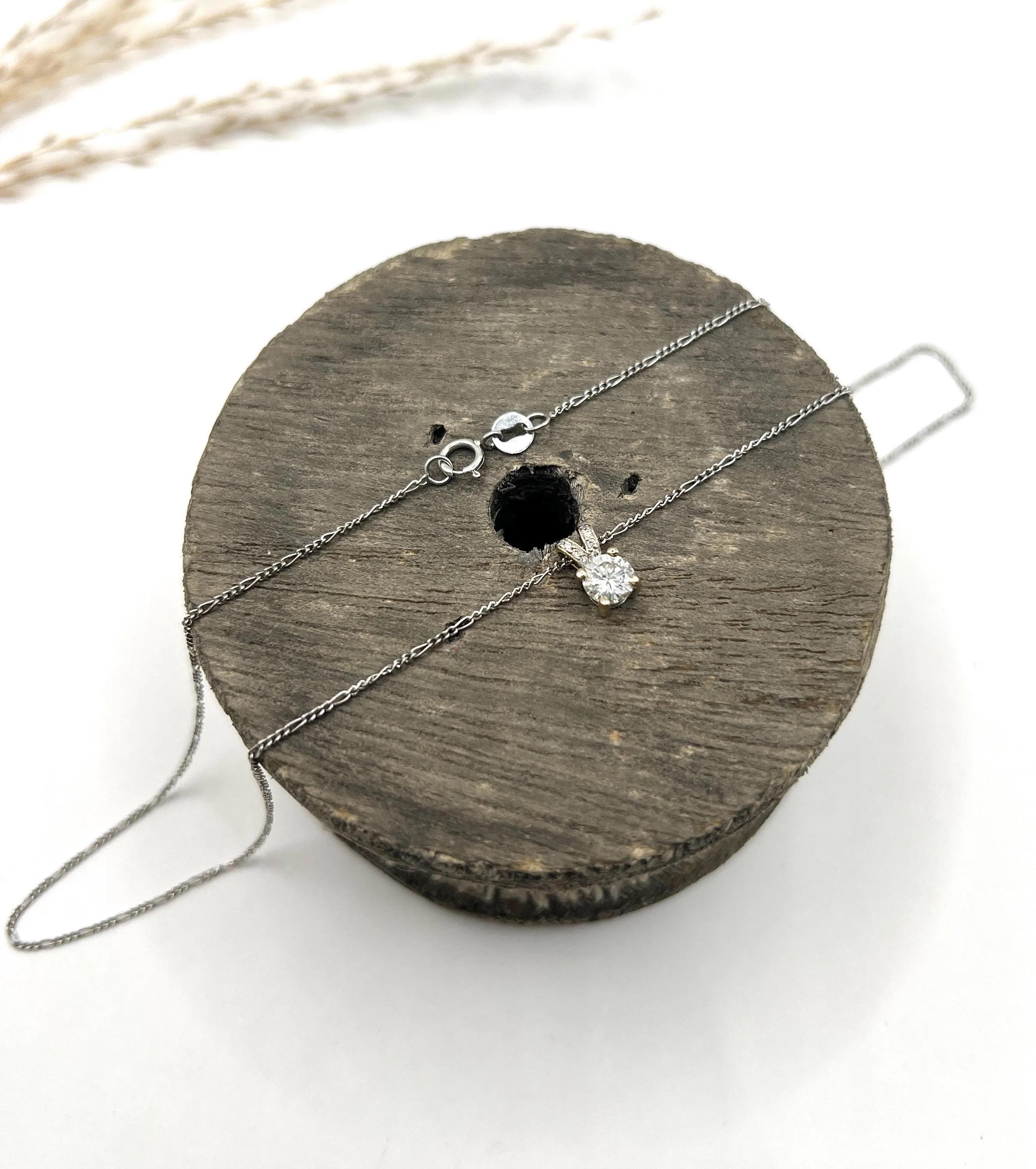 Vintage 1920s 0.47 Carat Diamond Set in New 18ct White Pendant on Platinum Chain en vente 1