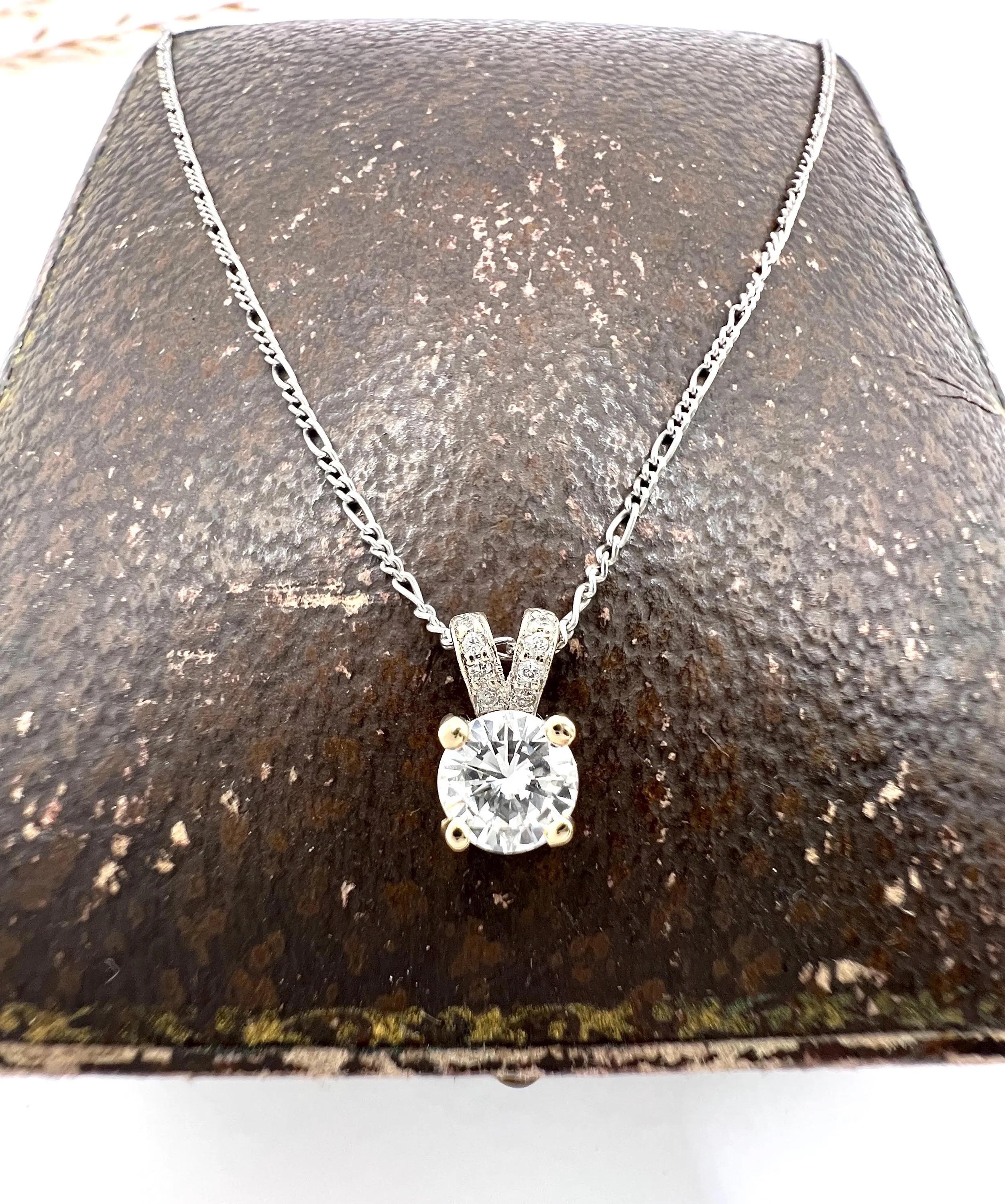 Vintage 1920s 0.47 Carat Diamond Set in New 18ct White Pendant on Platinum Chain en vente 2