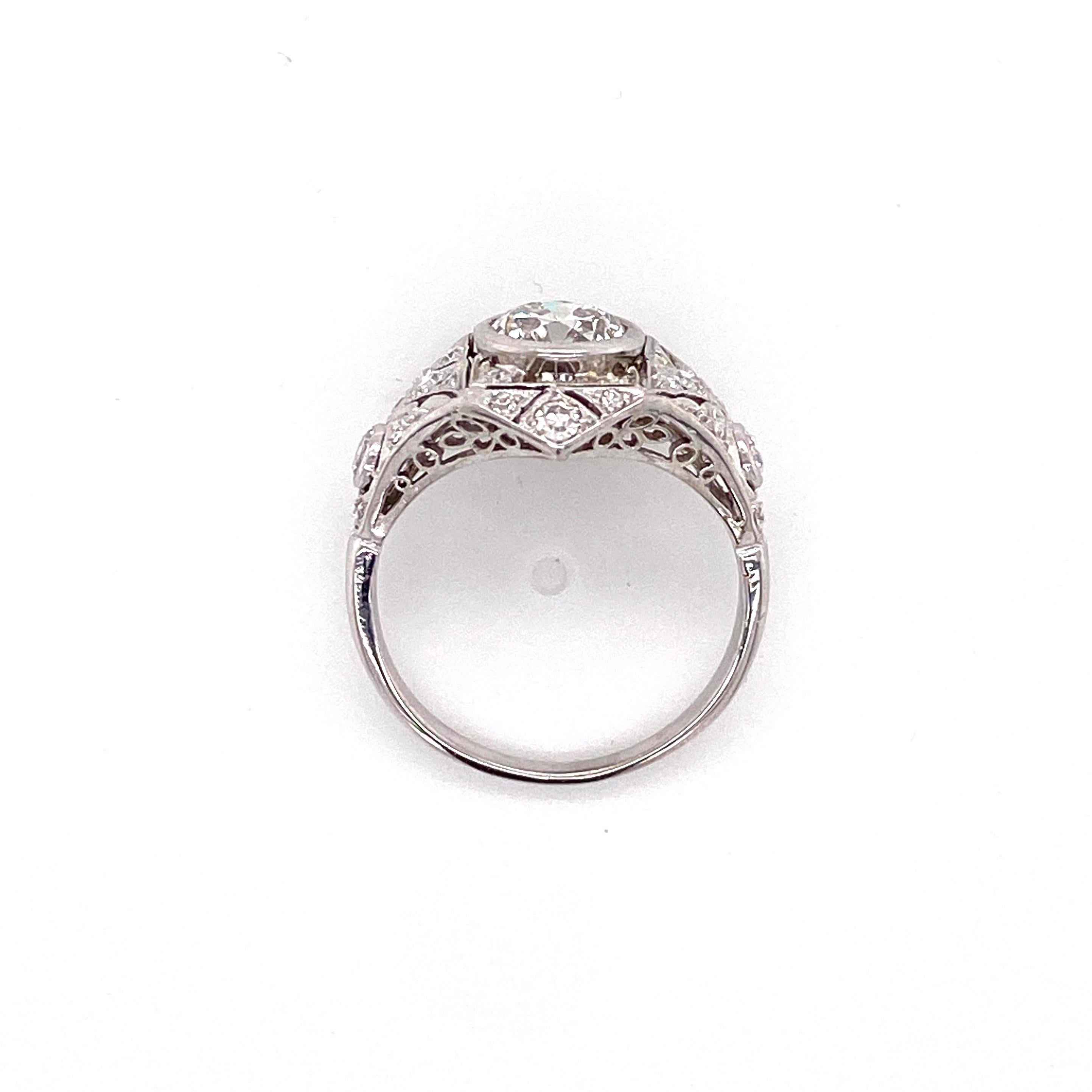 Vintage 1920s 1.25 Carat European Cut Diamond Platinum Filigree Ring For Sale 3
