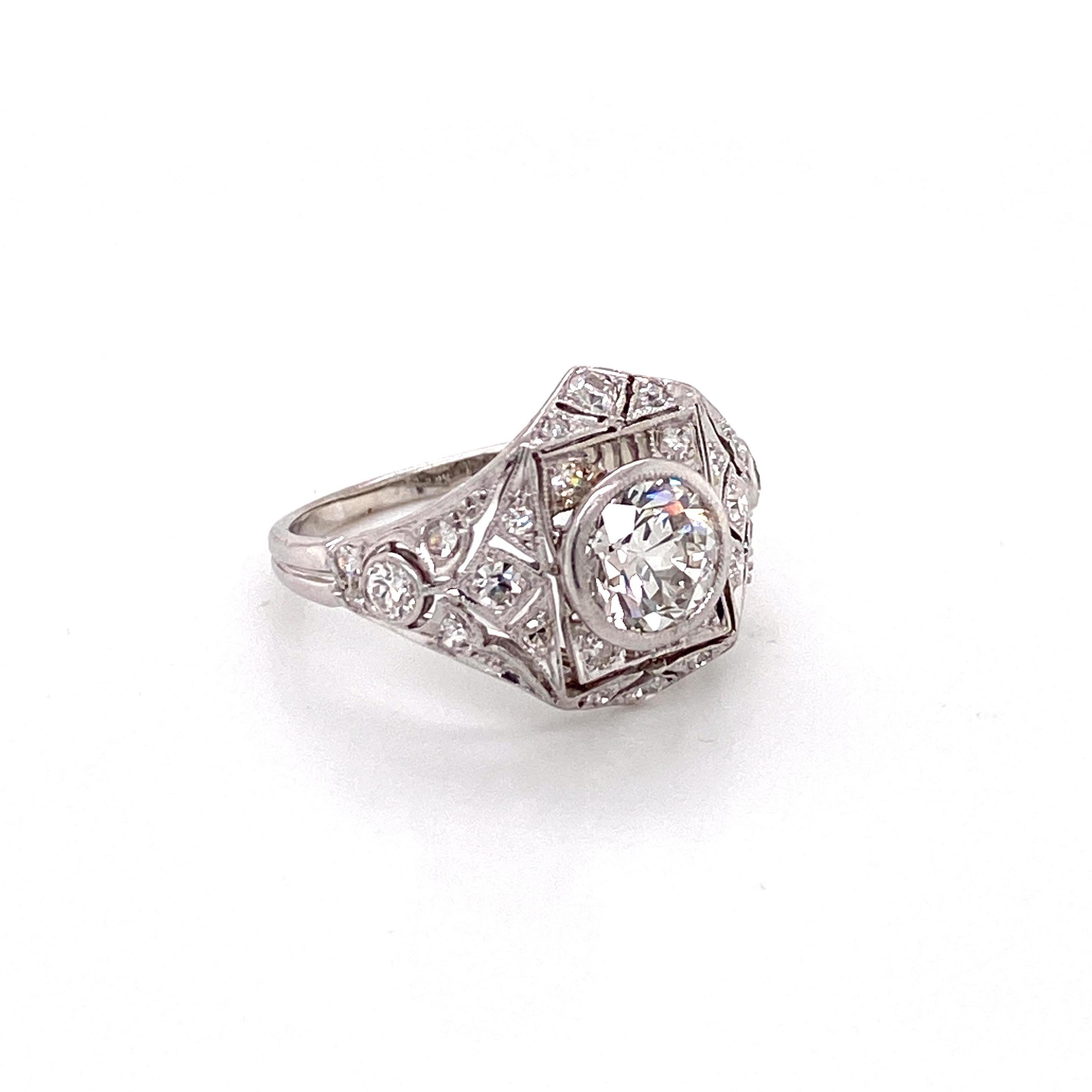 Women's Vintage 1920s 1.25 Carat European Cut Diamond Platinum Filigree Ring For Sale