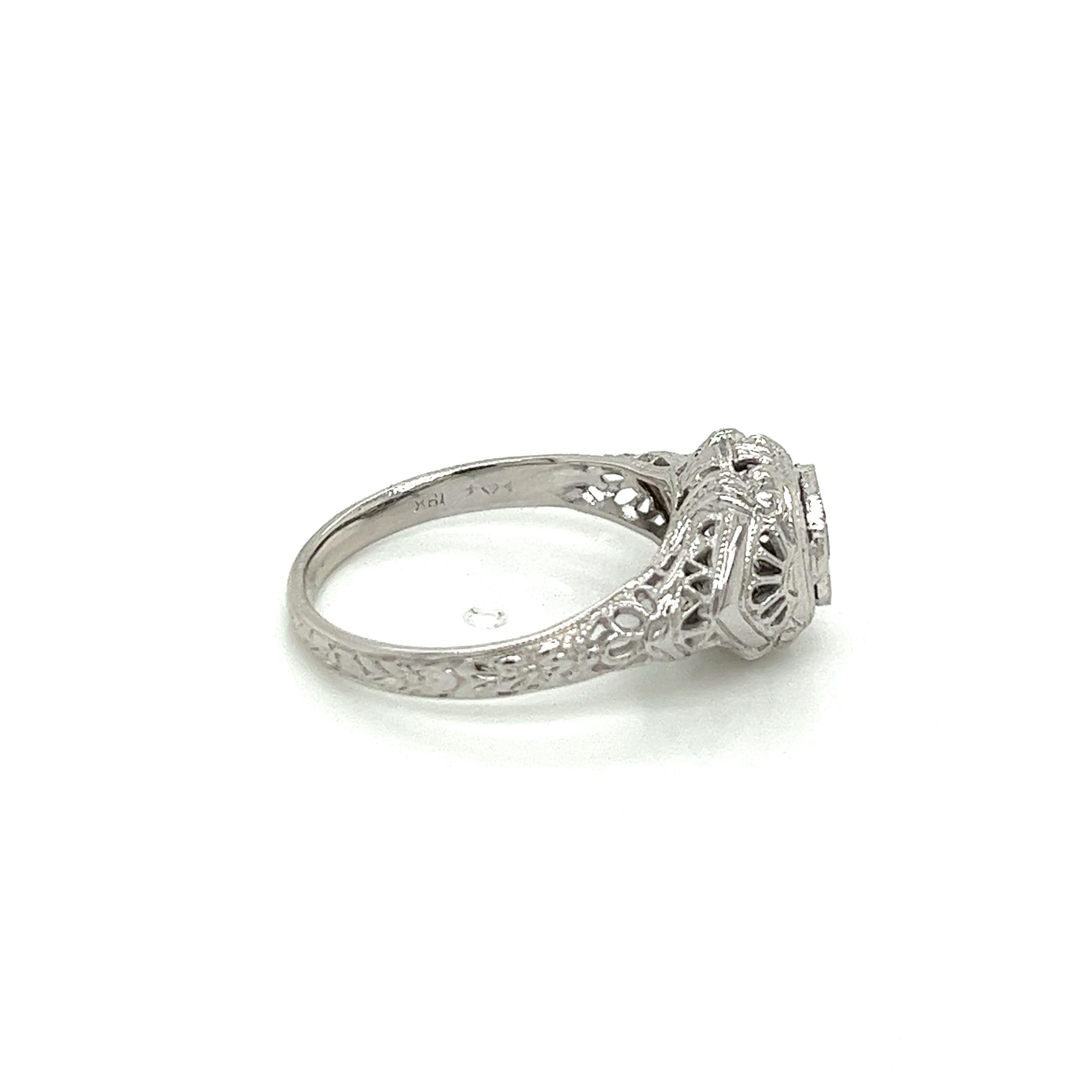 Vintage 1920's 18K White Gold Engagement Ring .22ct In Good Condition For Sale In Boston, MA