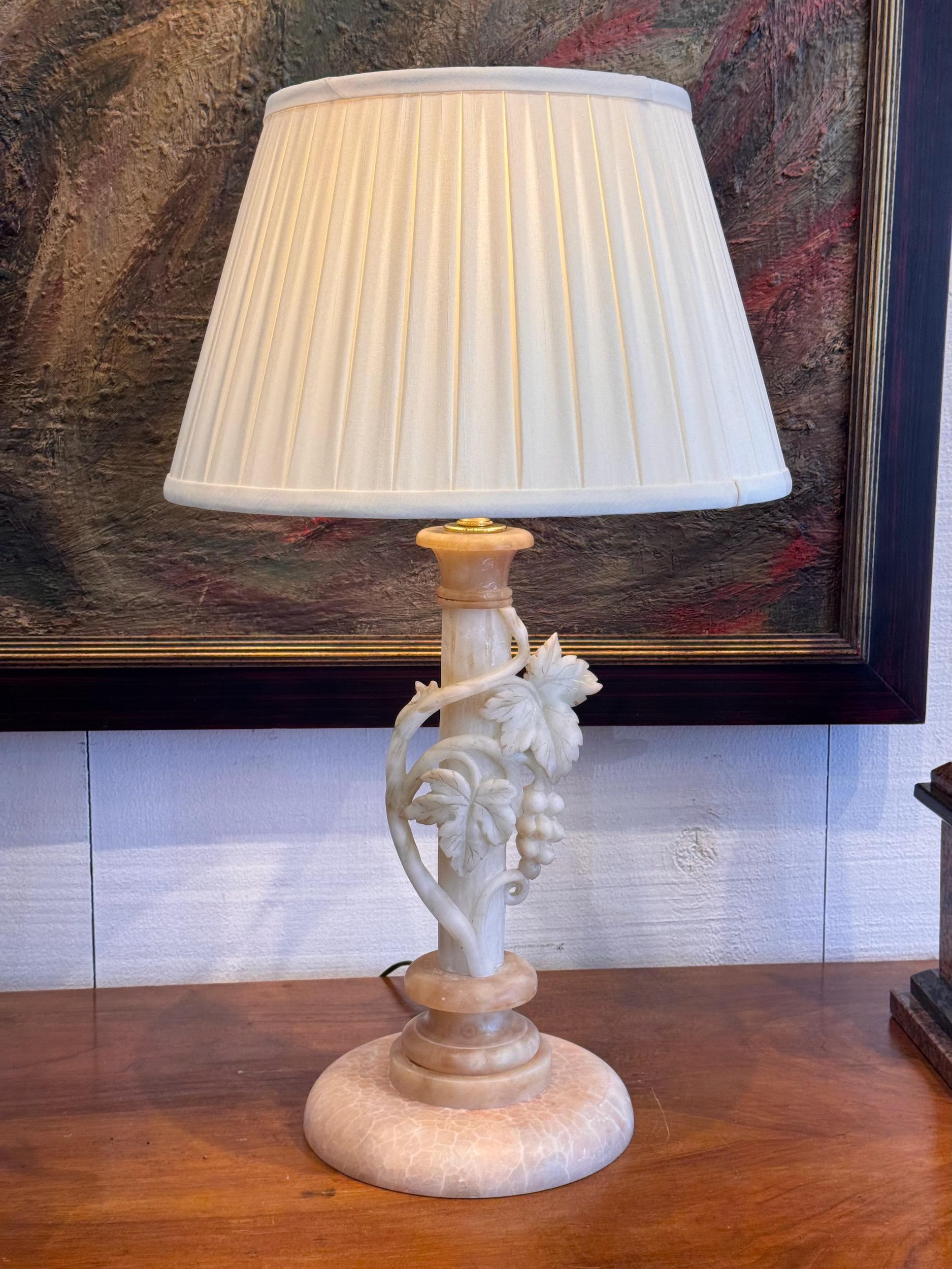 Lámpara vintage de alabastro de los años 20 en Bueno estado para la venta en Charlottesville, VA