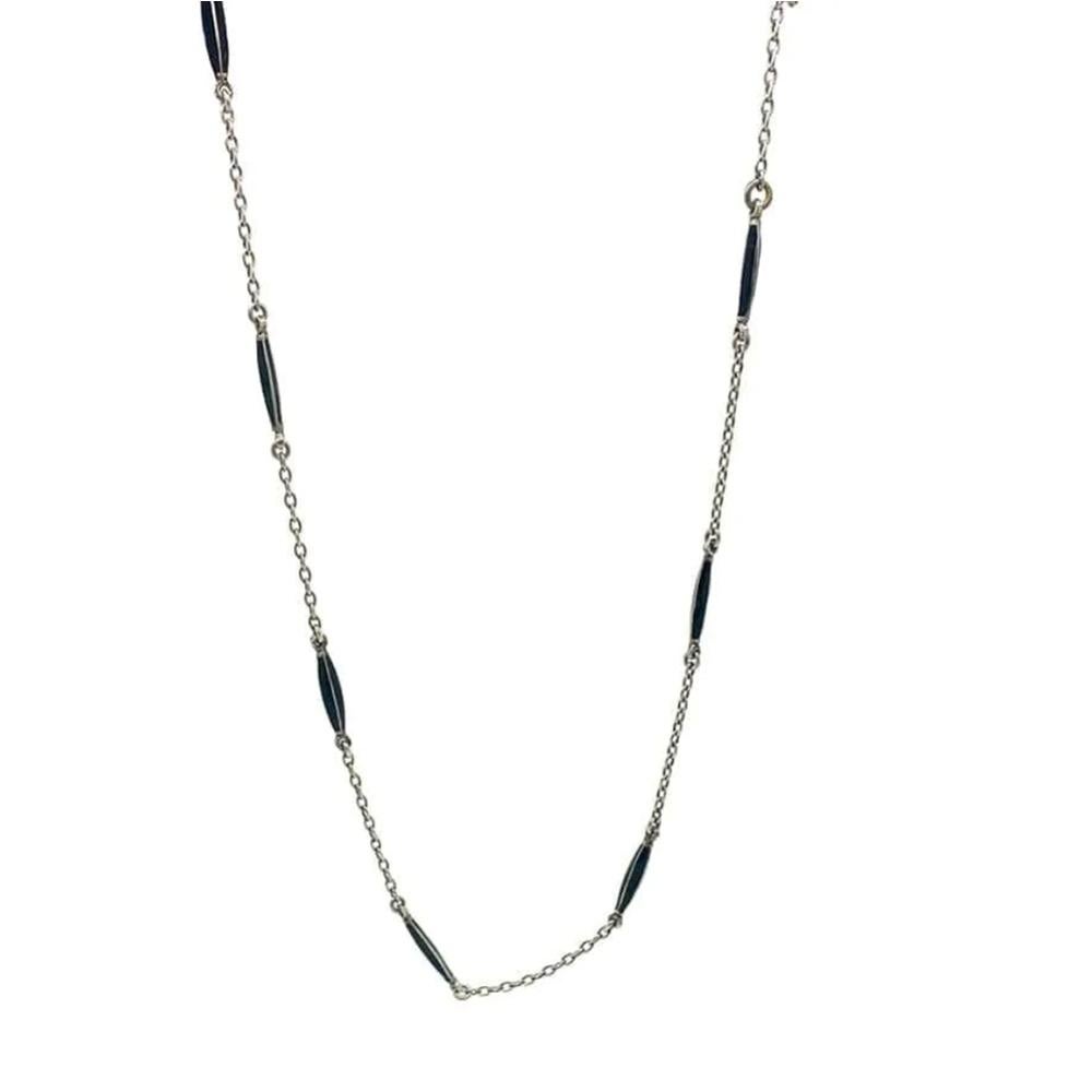 A beautifully refined piece from the Art Deco era, this 1920s chain necklace features elongated black enamel links set in silver. The geometric symmetry and contrast of materials embody the bold elegance of the period.

Each tapered black enamel