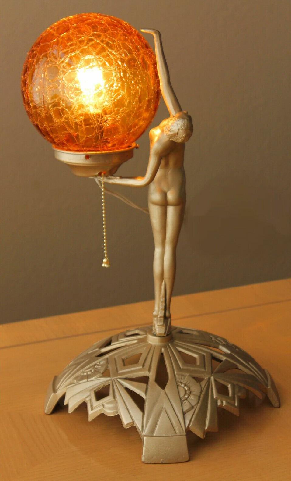 ART  DECO
FIGURAL  LAMP


SUPERB PROPORTIONS!  

( LARGE Approx. 17-1/2