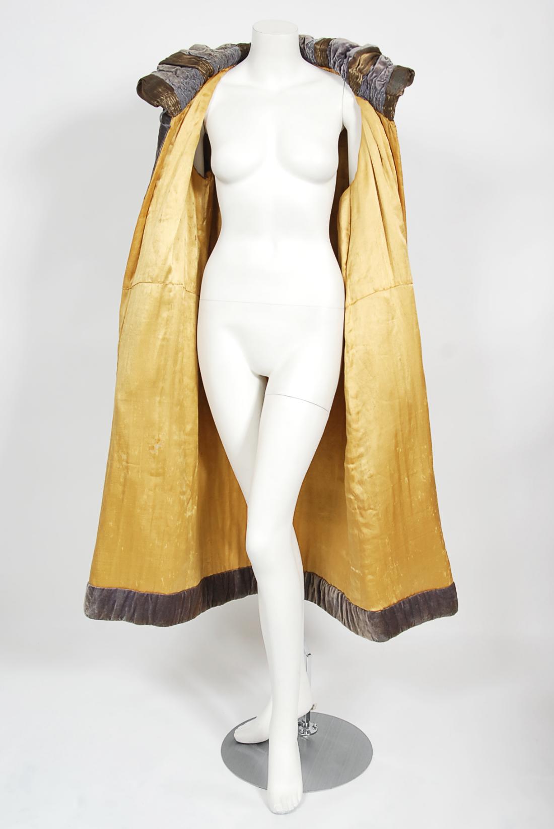 Vintage 1920's Babani Paris Couture Metallic Gold Lame Embroidered Velvet Coat  7