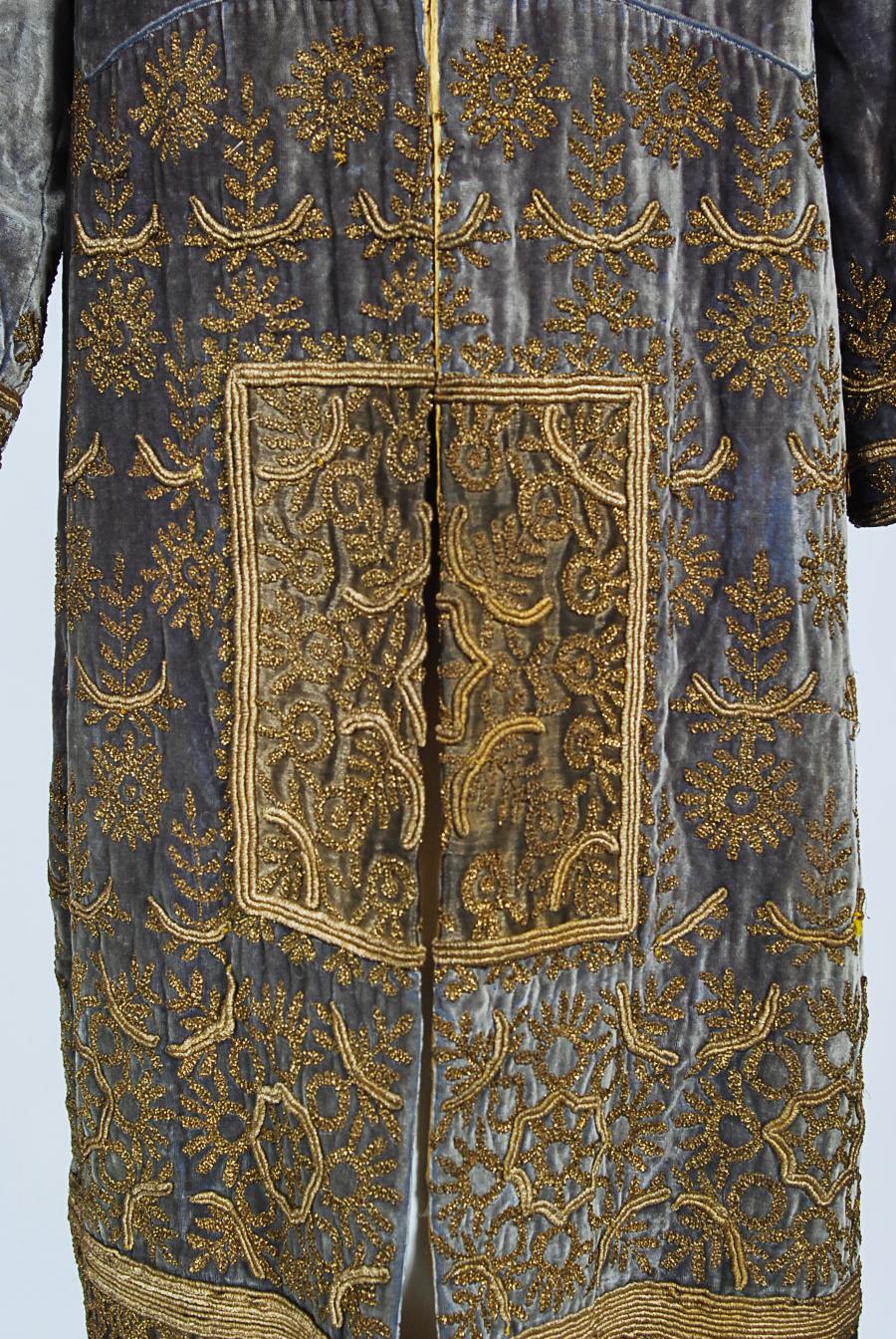 Vintage 1920's Babani Paris Couture Metallic Gold Lame Embroidered Velvet Coat In Good Condition In Beverly Hills, CA