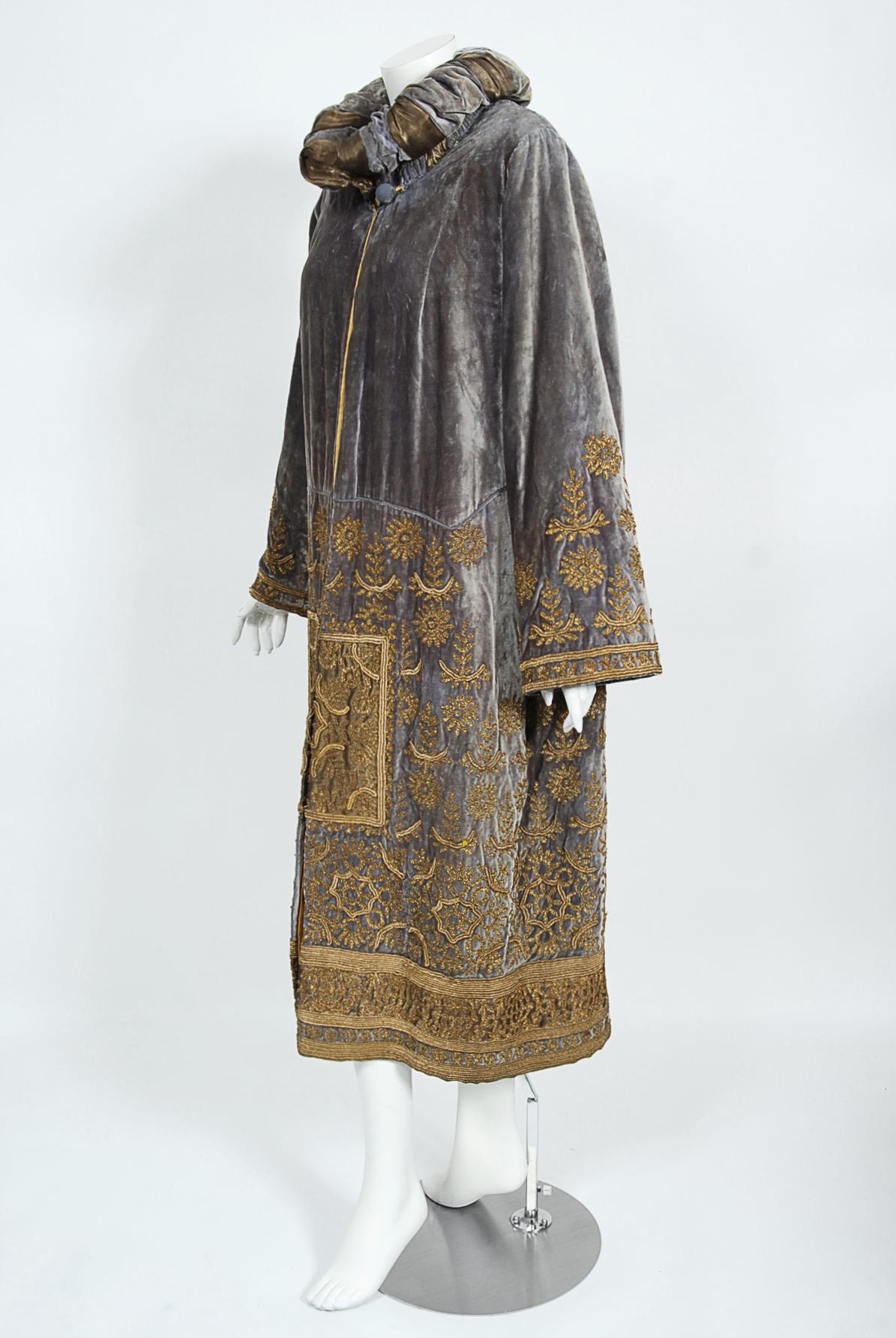 Women's Vintage 1920's Babani Paris Couture Metallic Gold Lame Embroidered Velvet Coat 