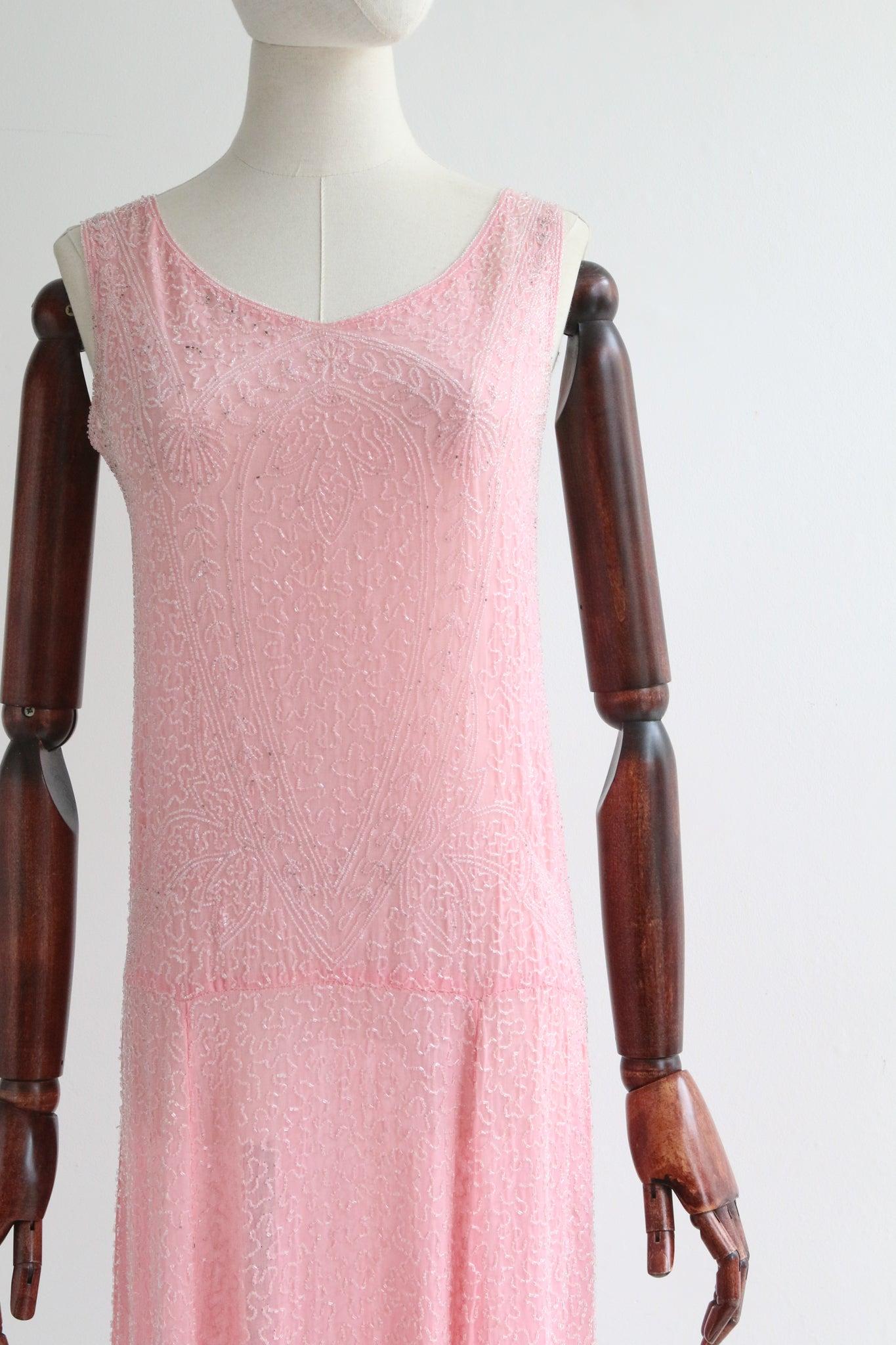 Vintage 1920er Perlenbesetztes Kleid Rosa Baumwoll-Voile-Glas-Perlen- Fransenkleid UK 8-10 (Beige) im Angebot