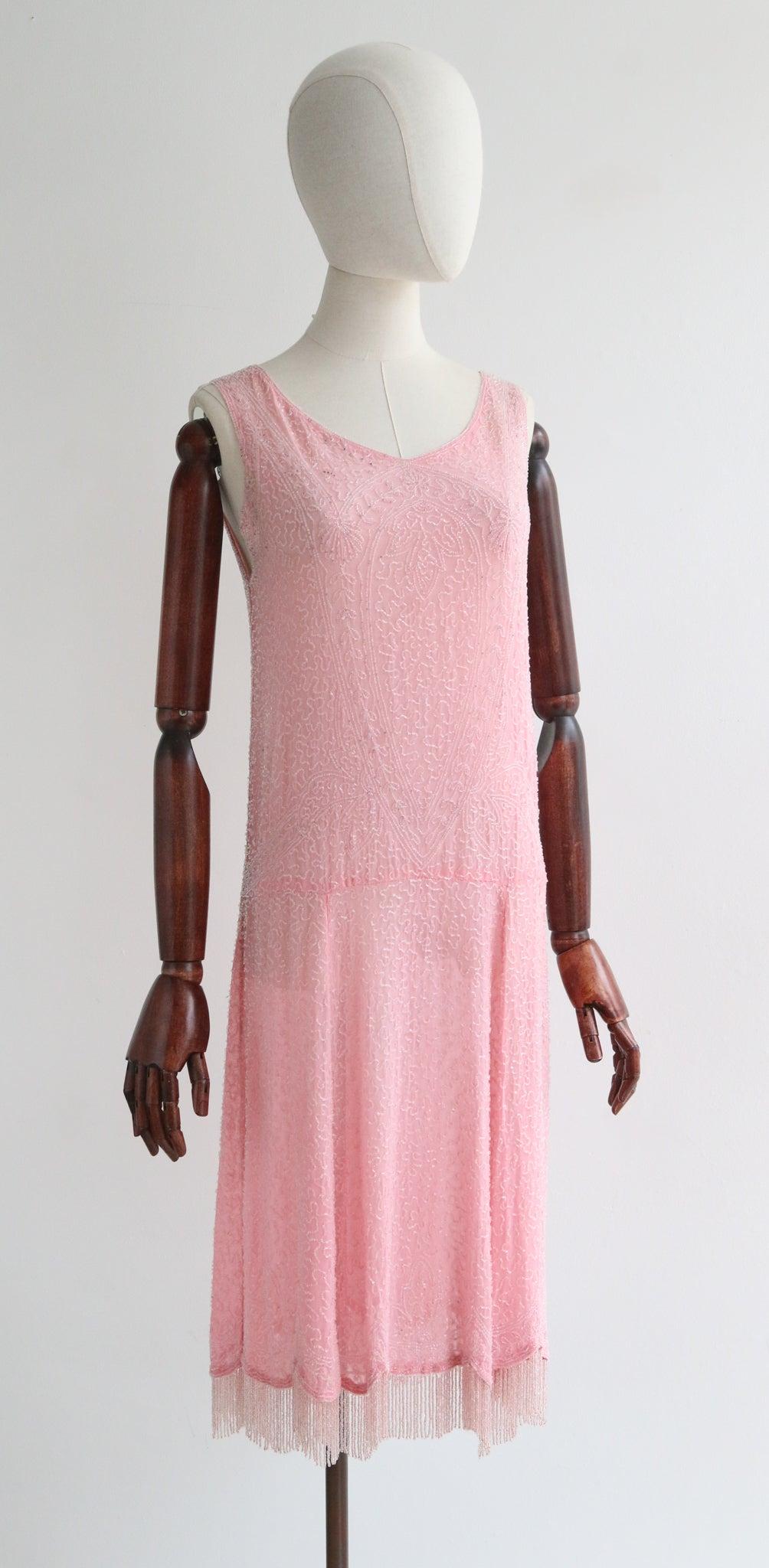 Vintage 1920er Perlenbesetztes Kleid Rosa Baumwoll-Voile-Glas-Perlen- Fransenkleid UK 8-10 Damen im Angebot