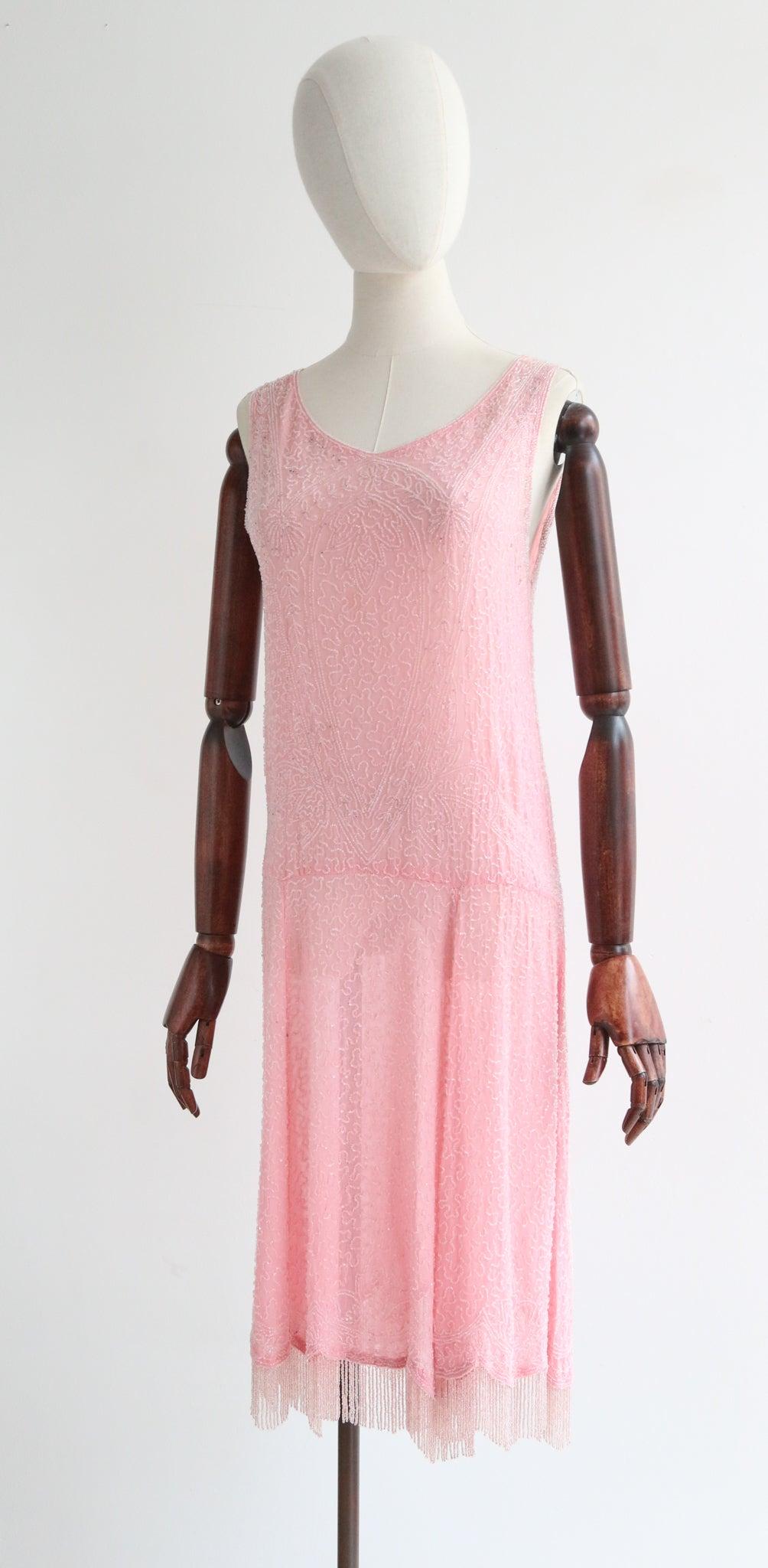 Vintage 1920er Perlenbesetztes Kleid Rosa Baumwoll-Voile-Glas-Perlen- Fransenkleid UK 8-10 im Angebot 2