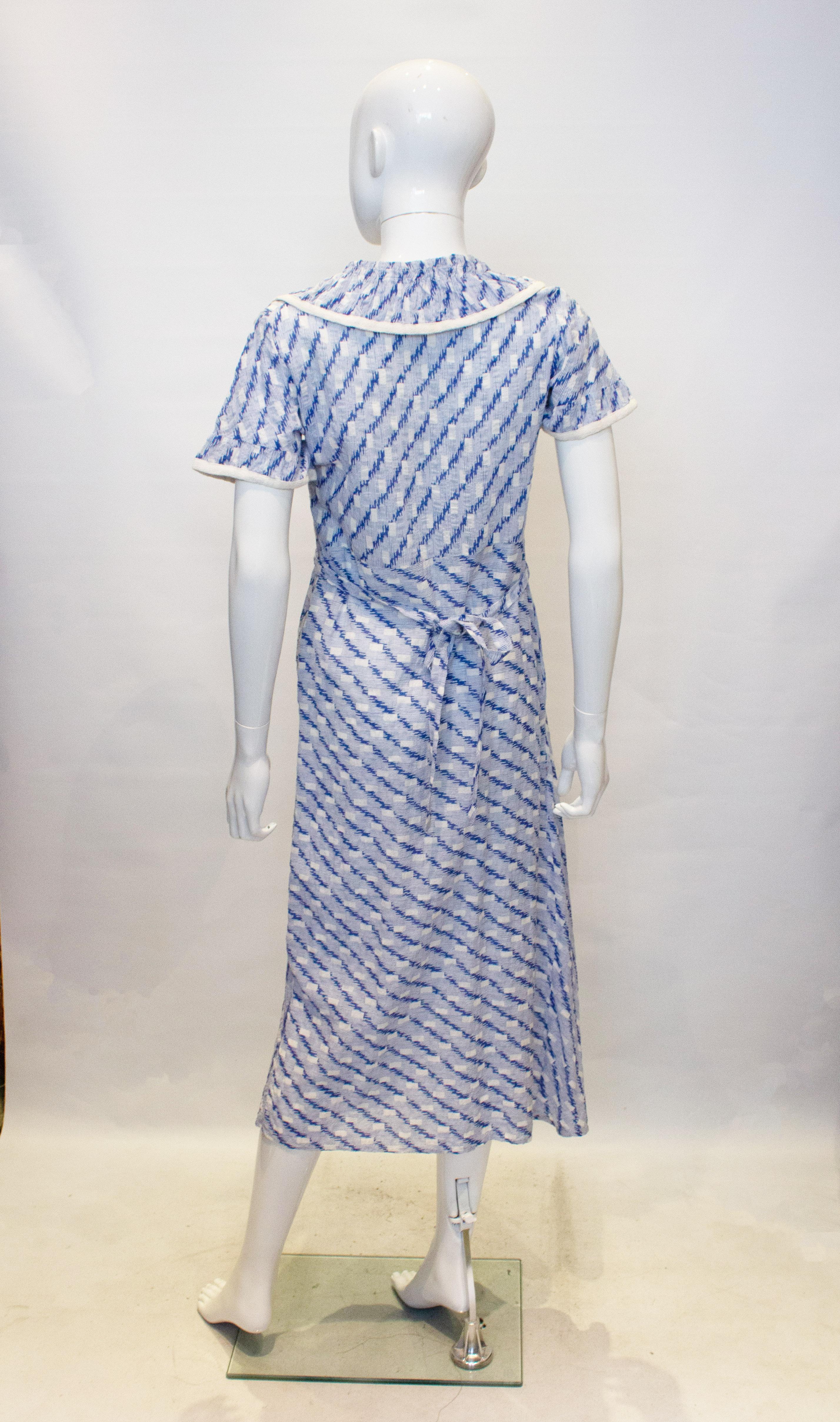 Vintage 1920s Blau und Weiß Baumwolle Tag Kleid (Grau) im Angebot