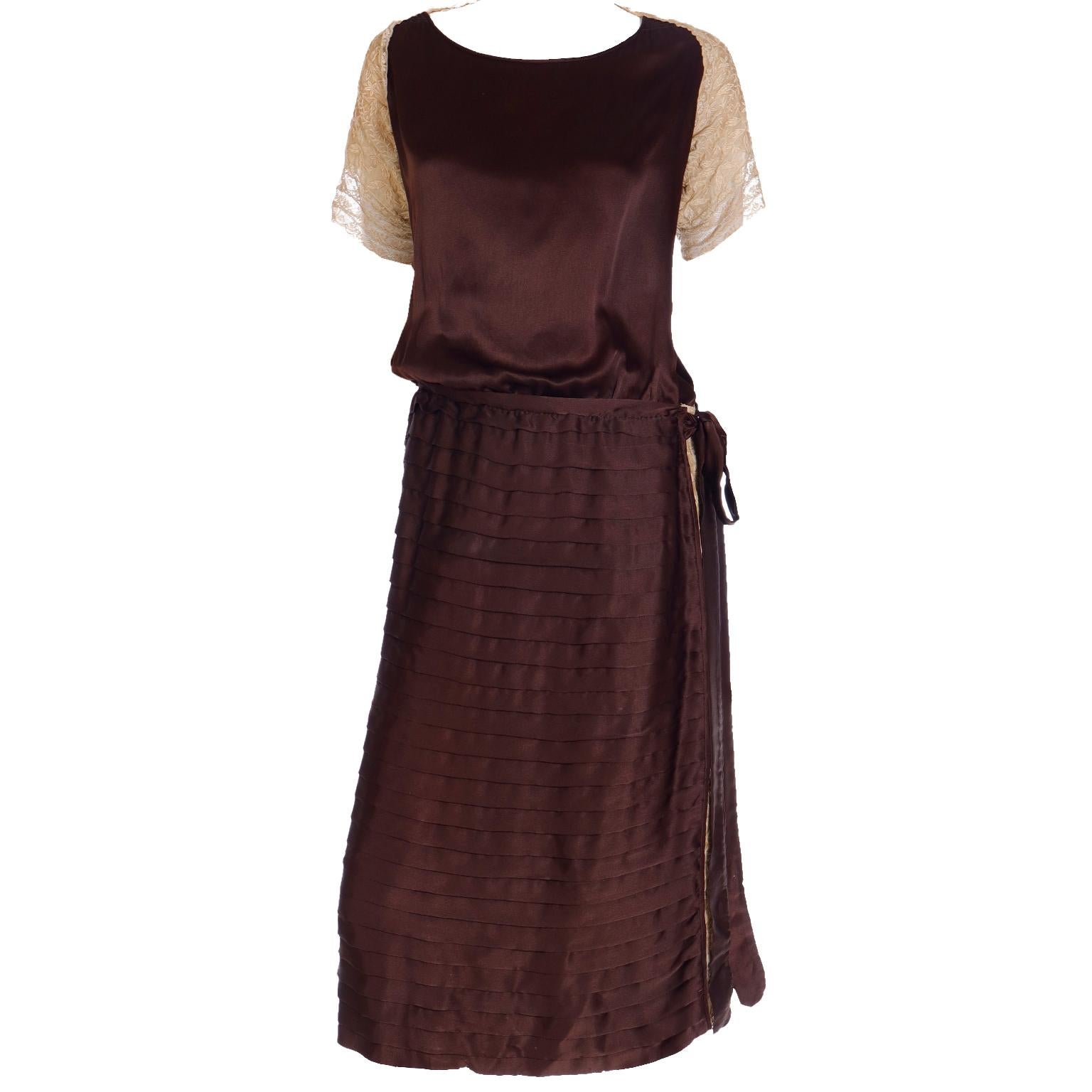 Vintage 1920s Brown Horizontally Pleated Silk Dress With Lace Detail For Sale 13