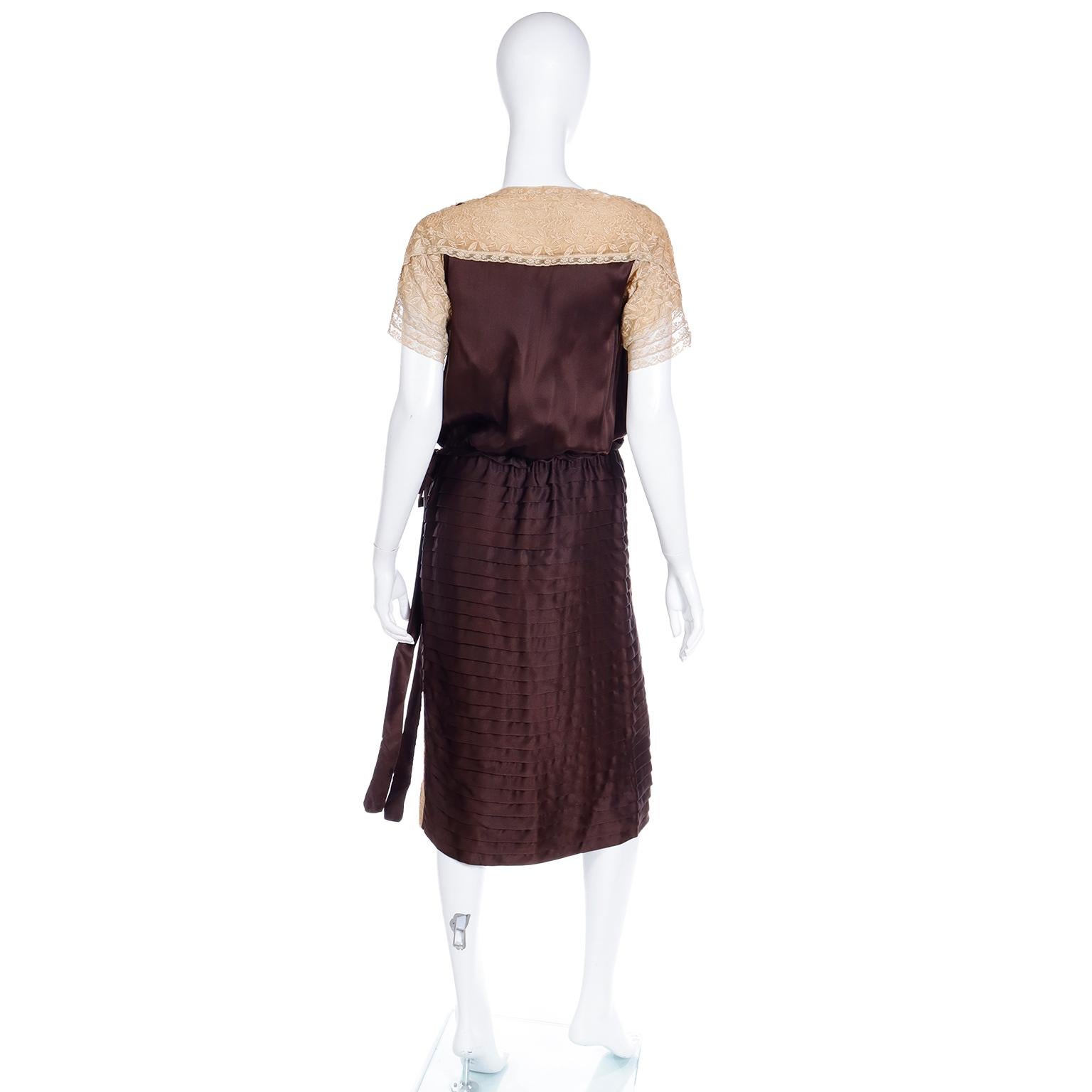 Vintage 1920s Brown Horizontally Pleated Silk Dress With Lace Detail For Sale 1