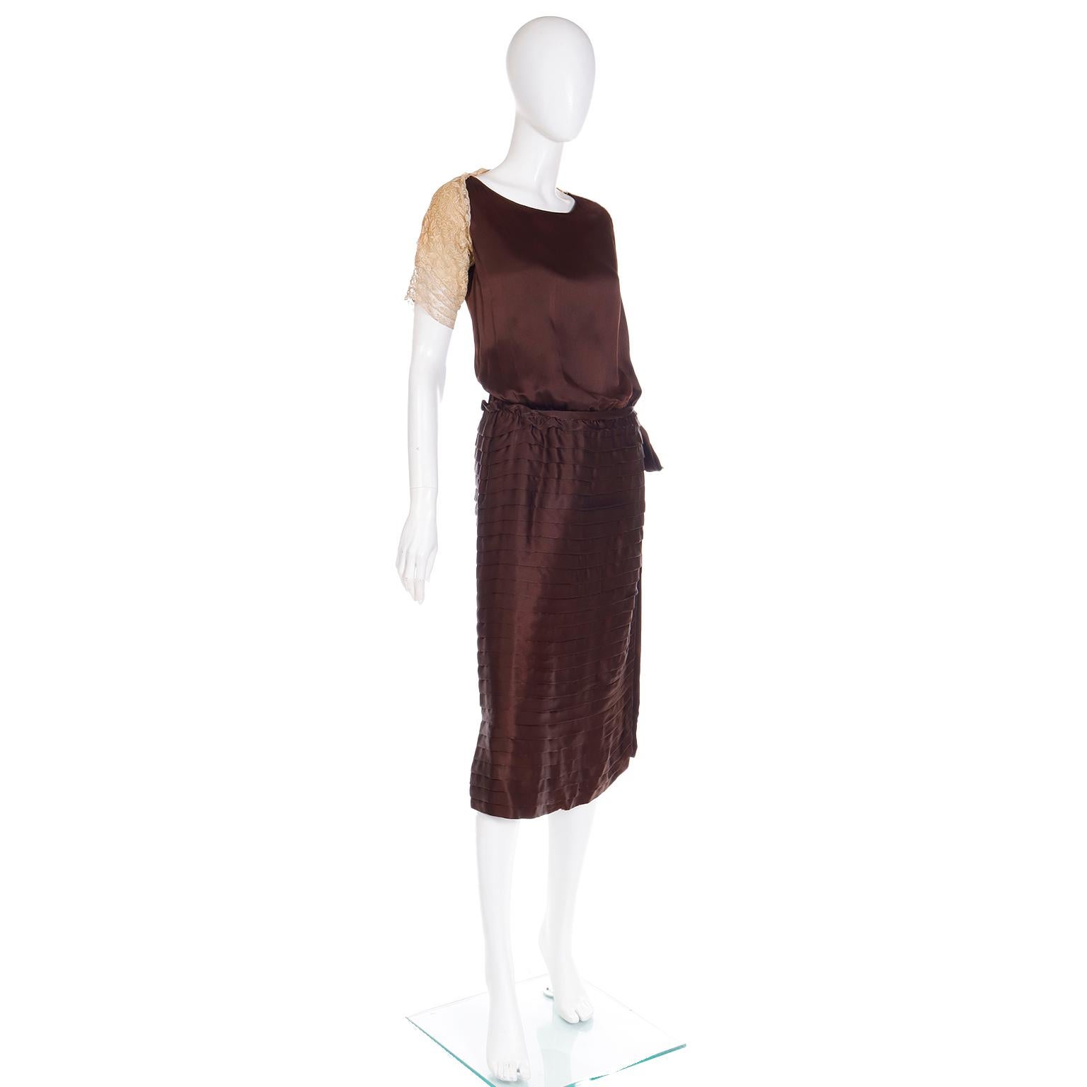 Vintage 1920s Brown Horizontally Pleated Silk Dress With Lace Detail For Sale 3