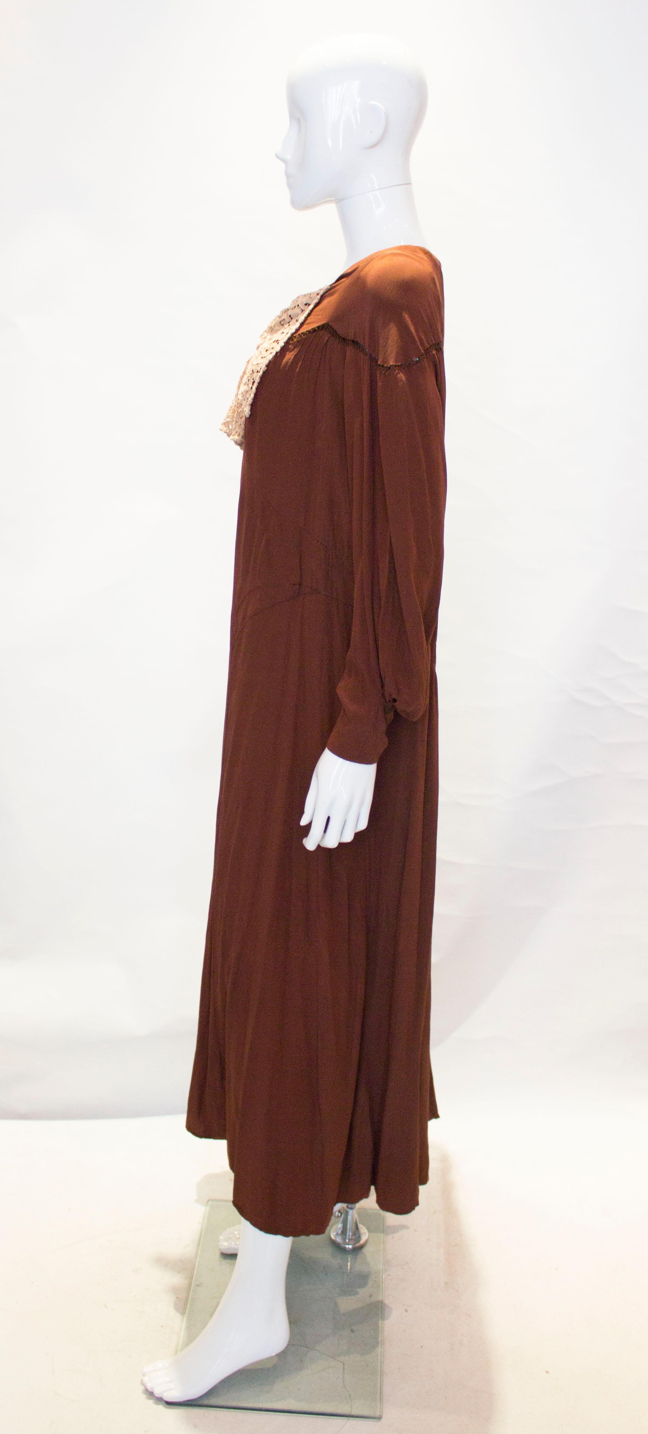 Robe en soie marron vintage des années 1920 Pour femmes en vente