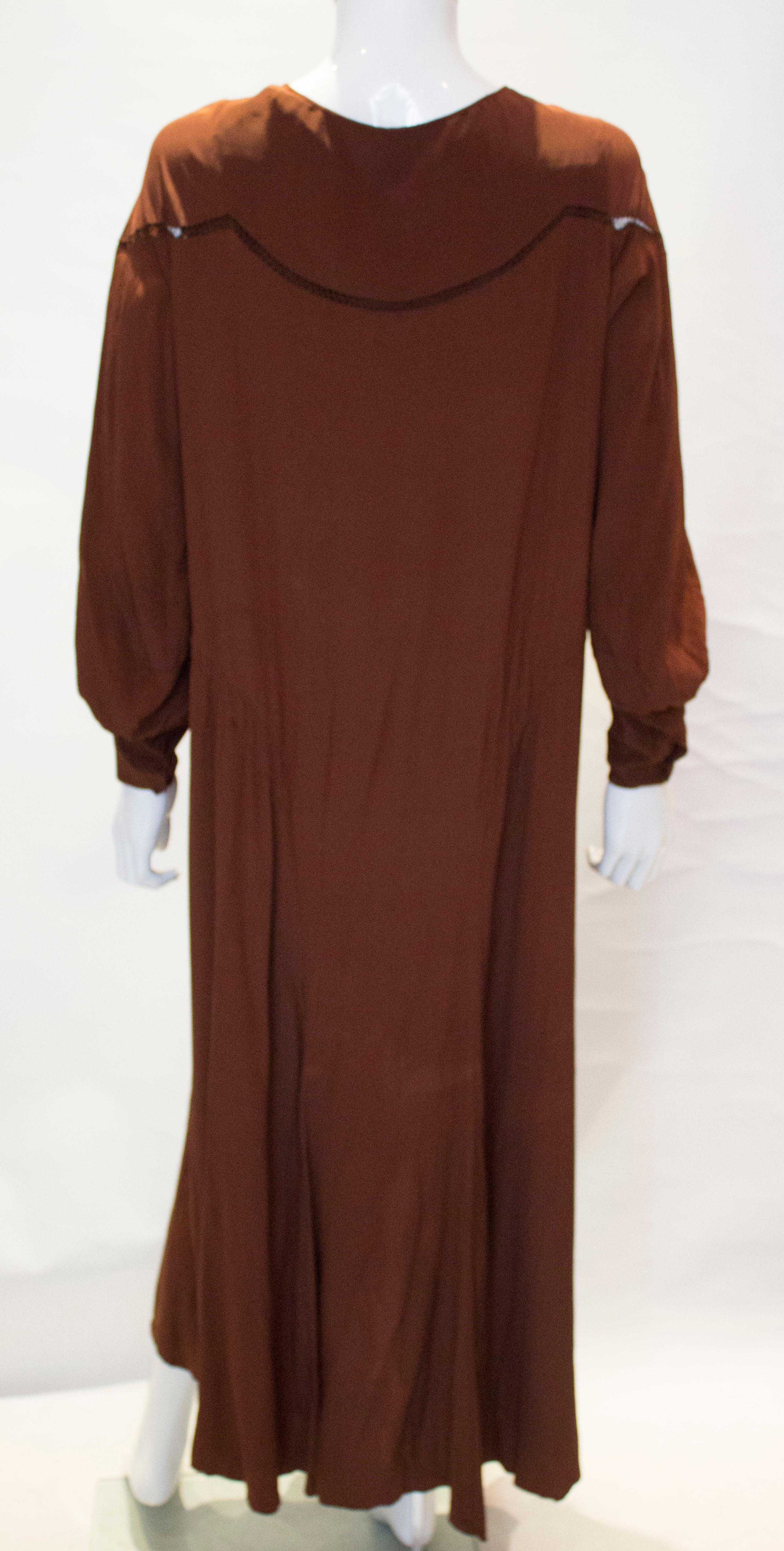 Robe en soie marron vintage des années 1920 en vente 2