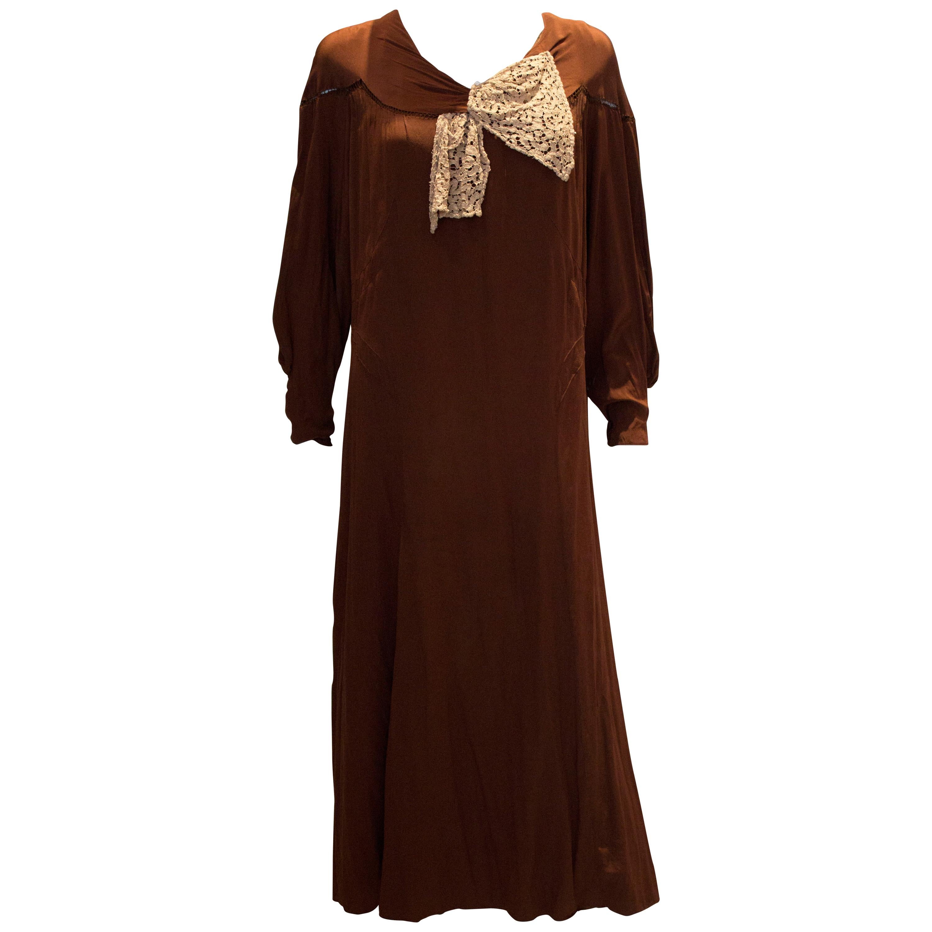 Robe en soie marron vintage des années 1920 en vente