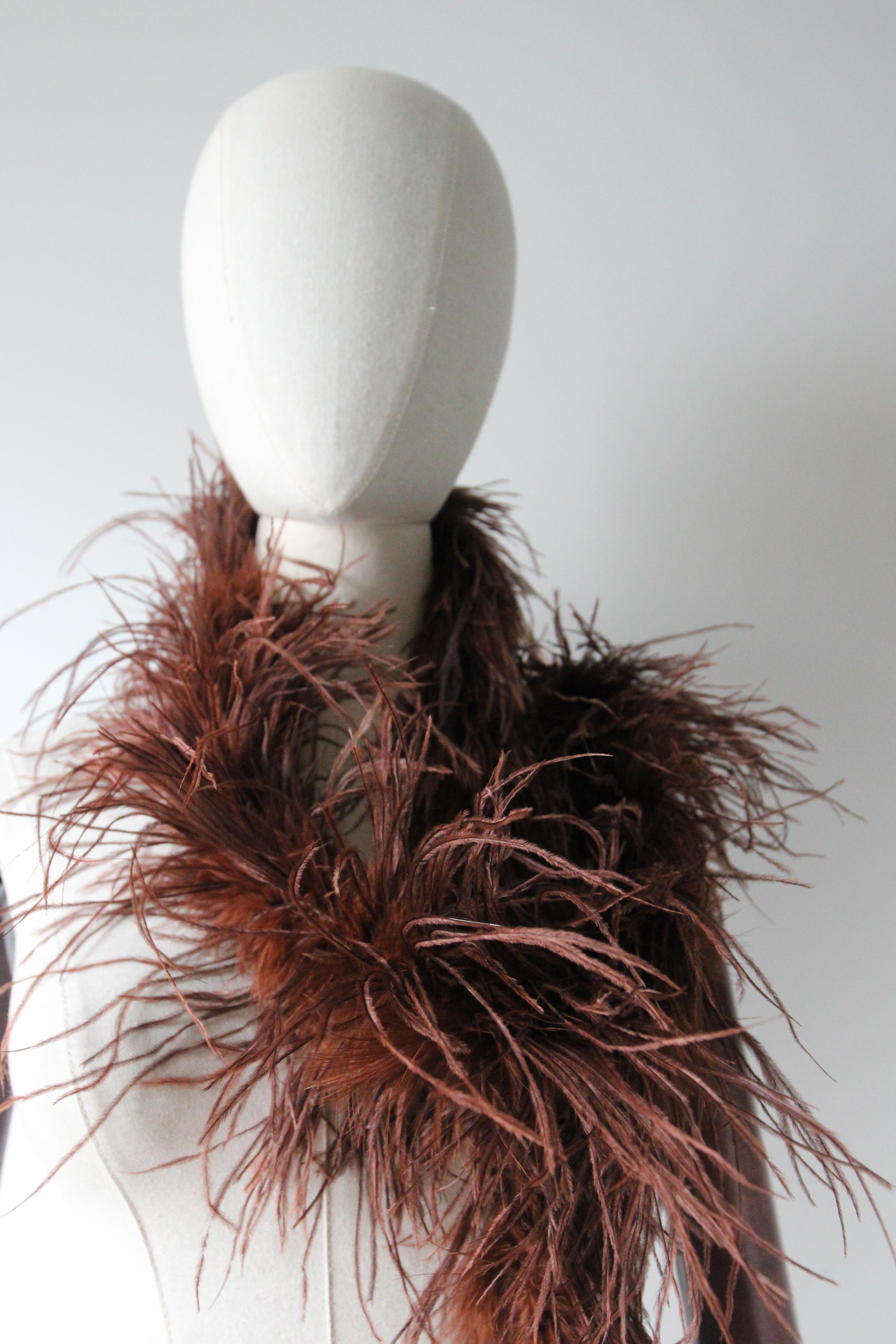 Vintage 1920's Chestnut Brown Ostrich Feather Boa 1920's flapper feather boa In Good Condition For Sale In Cheltenham, GB