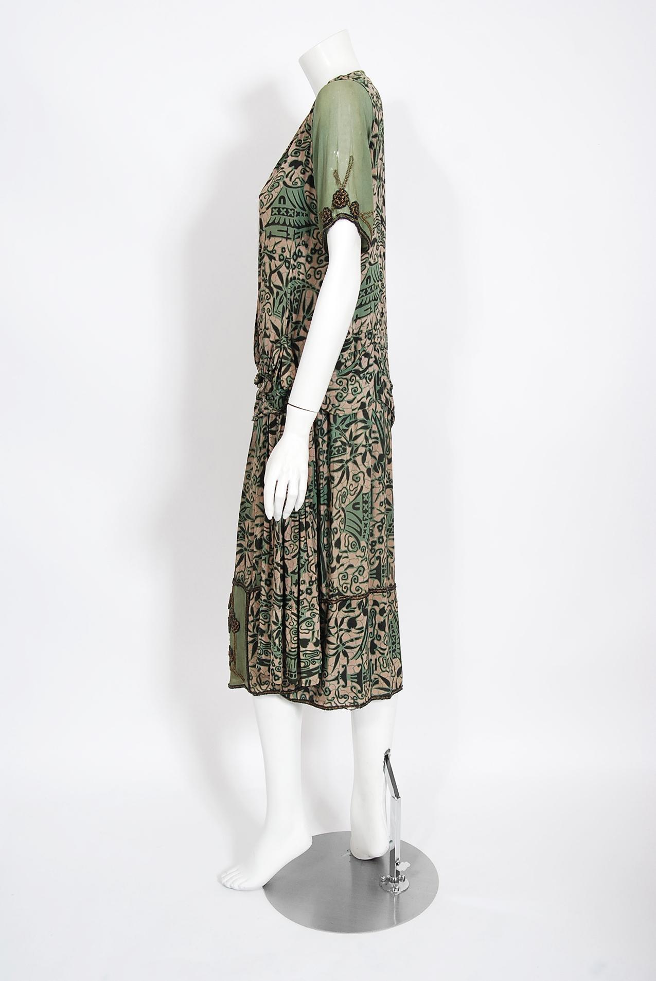 Vintage 1920's Seafoam Green Scenic Print Seide & Perlen Chiffon Art-Deco Kleid im Angebot 1