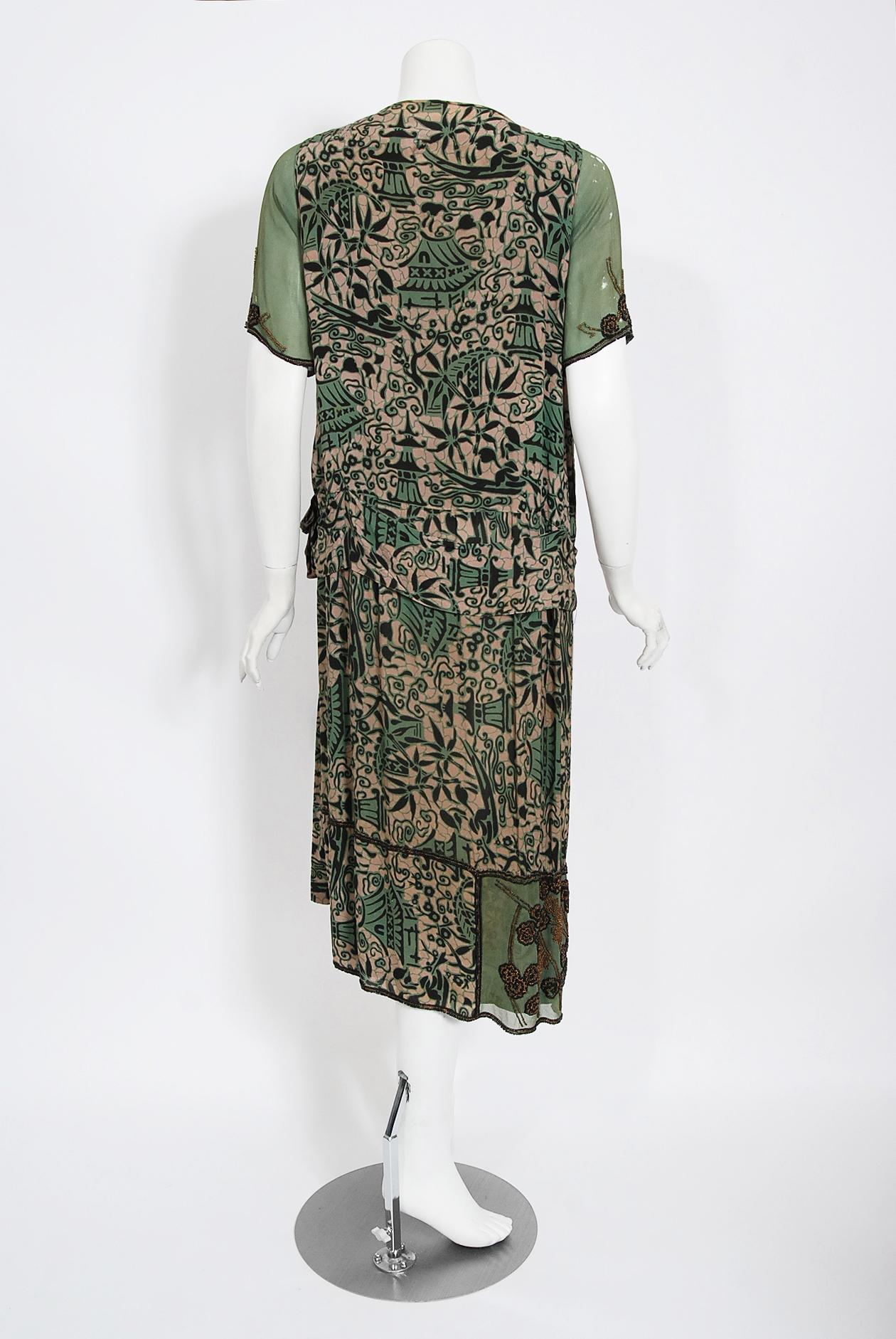 Vintage 1920's Seafoam Green Scenic Print Silk & Beaded Chiffon Art-Deco Dress For Sale 1