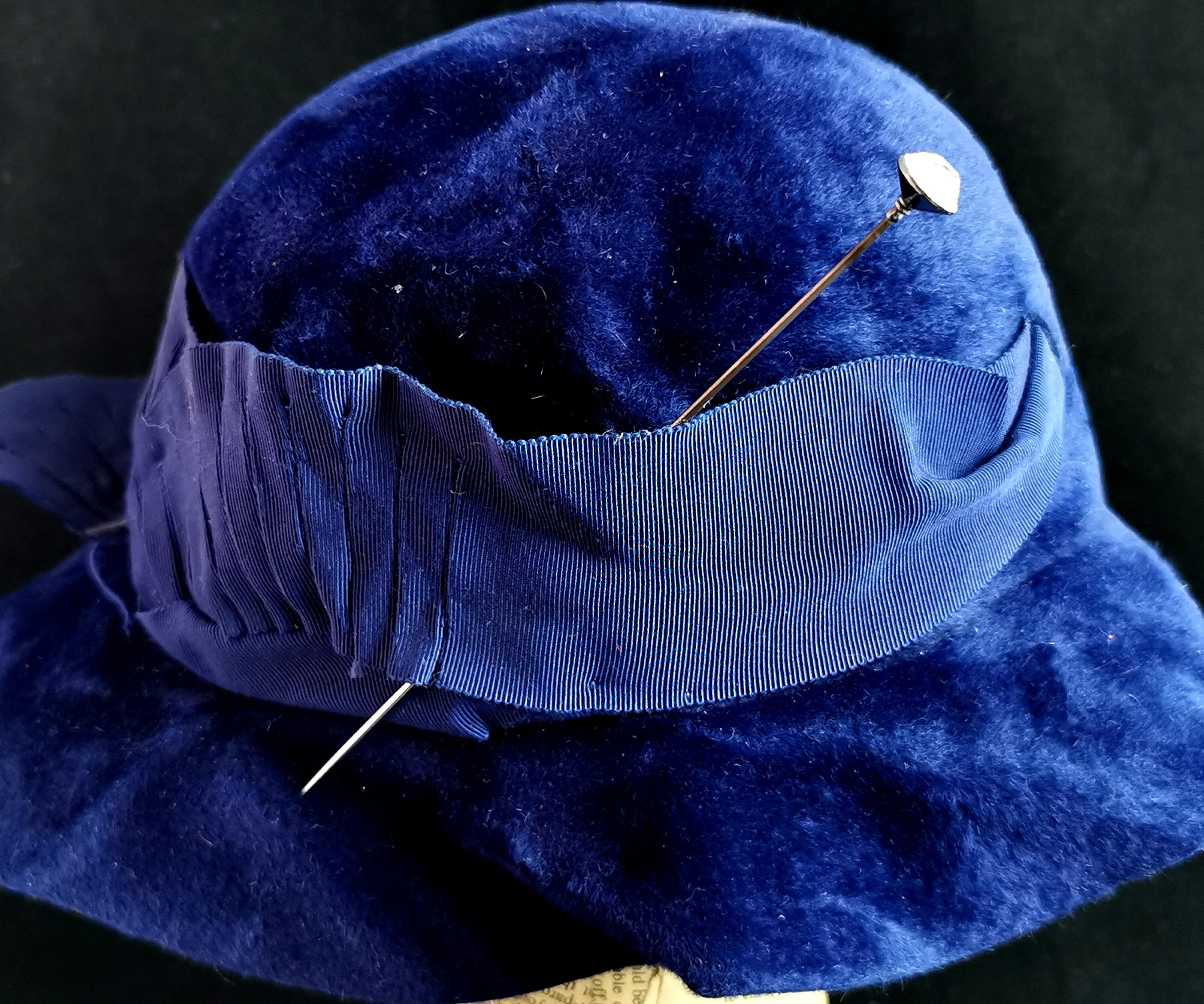 Vintage 1920s Cobalt Blue velvet cloche hat  3