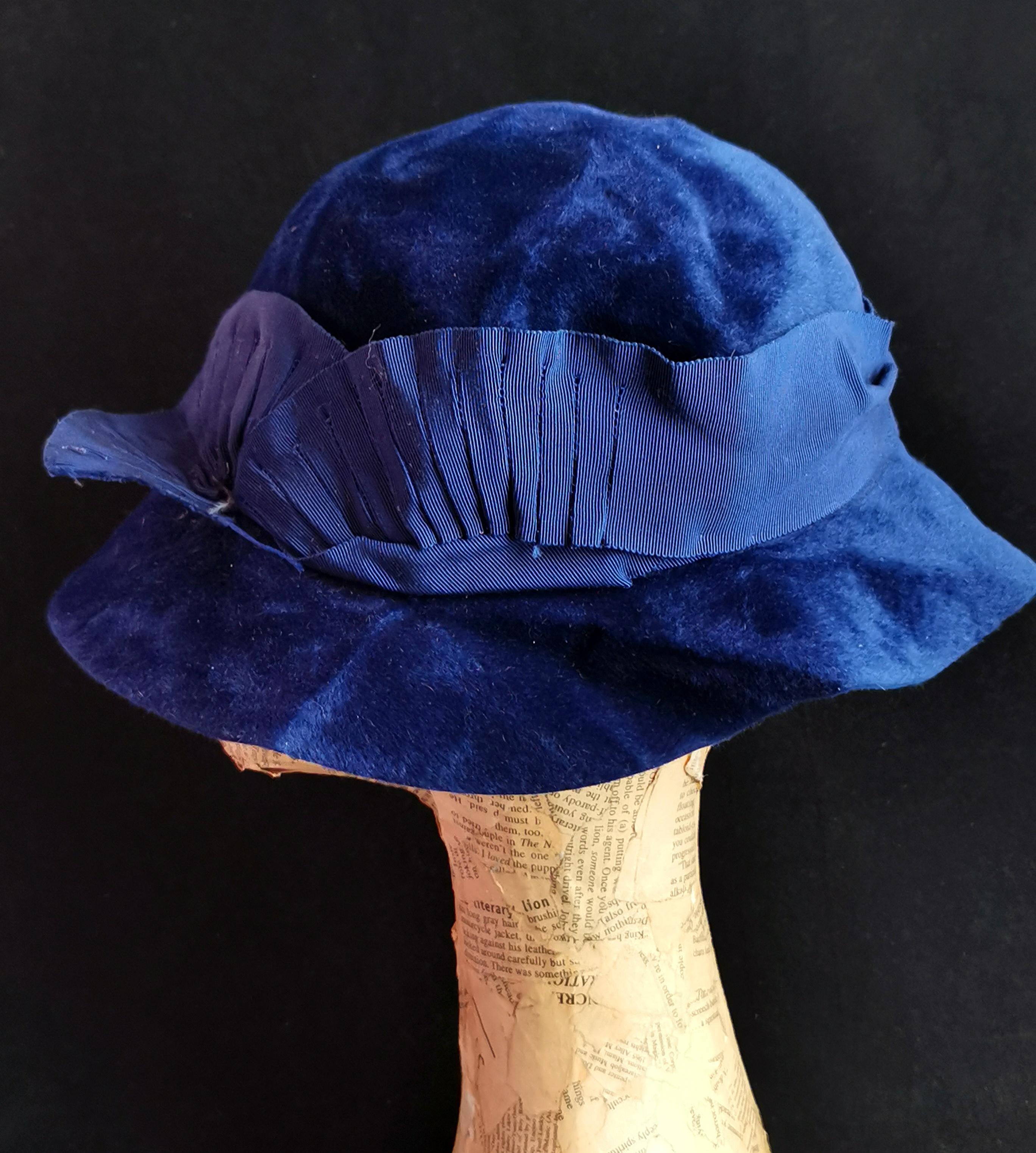Vintage 1920s Cobalt Blue velvet cloche hat  In Fair Condition In NEWARK, GB