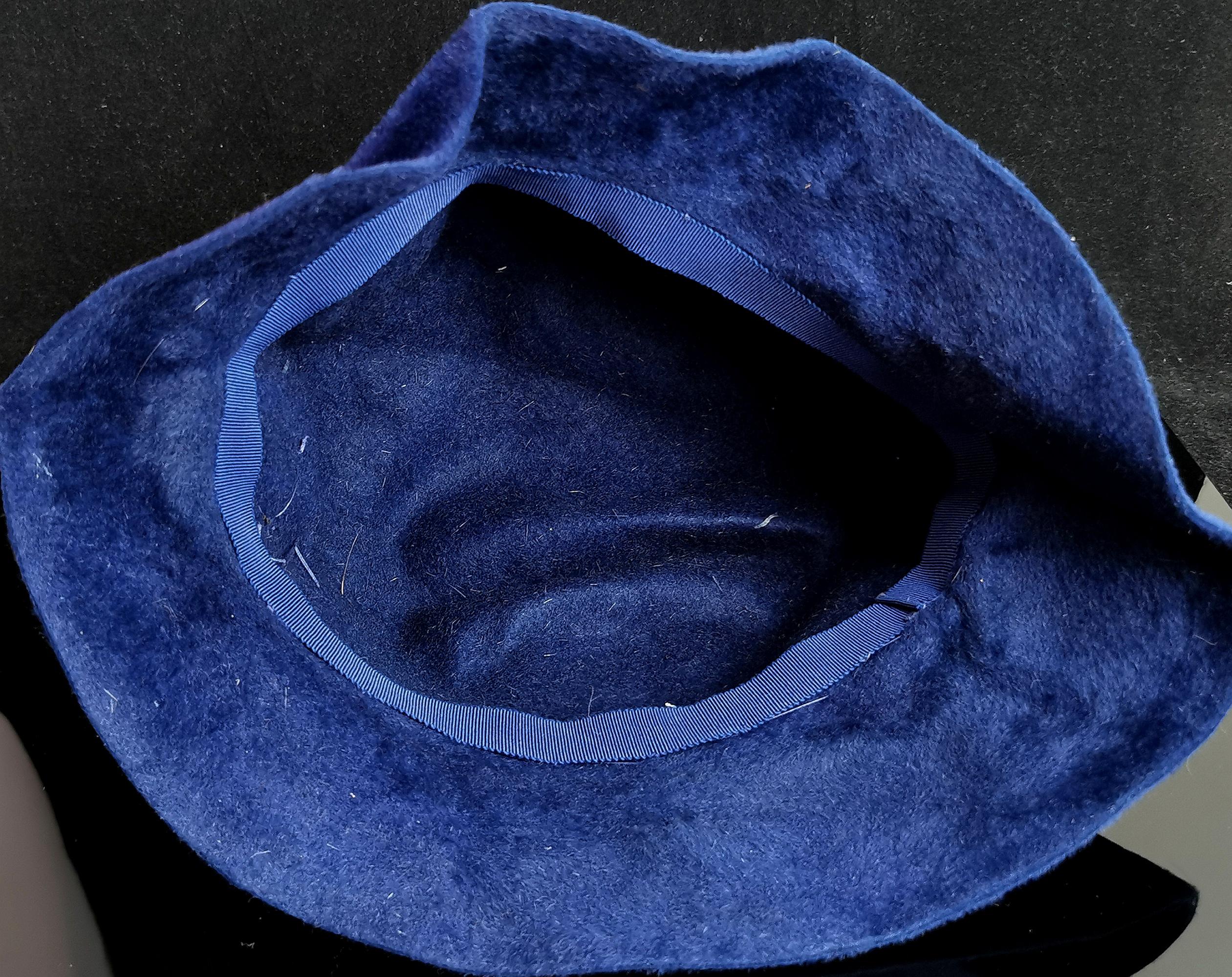Vintage 1920s Cobalt Blue velvet cloche hat  2