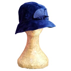 Vintage 1920s Cobalt Blue velvet cloche hat 