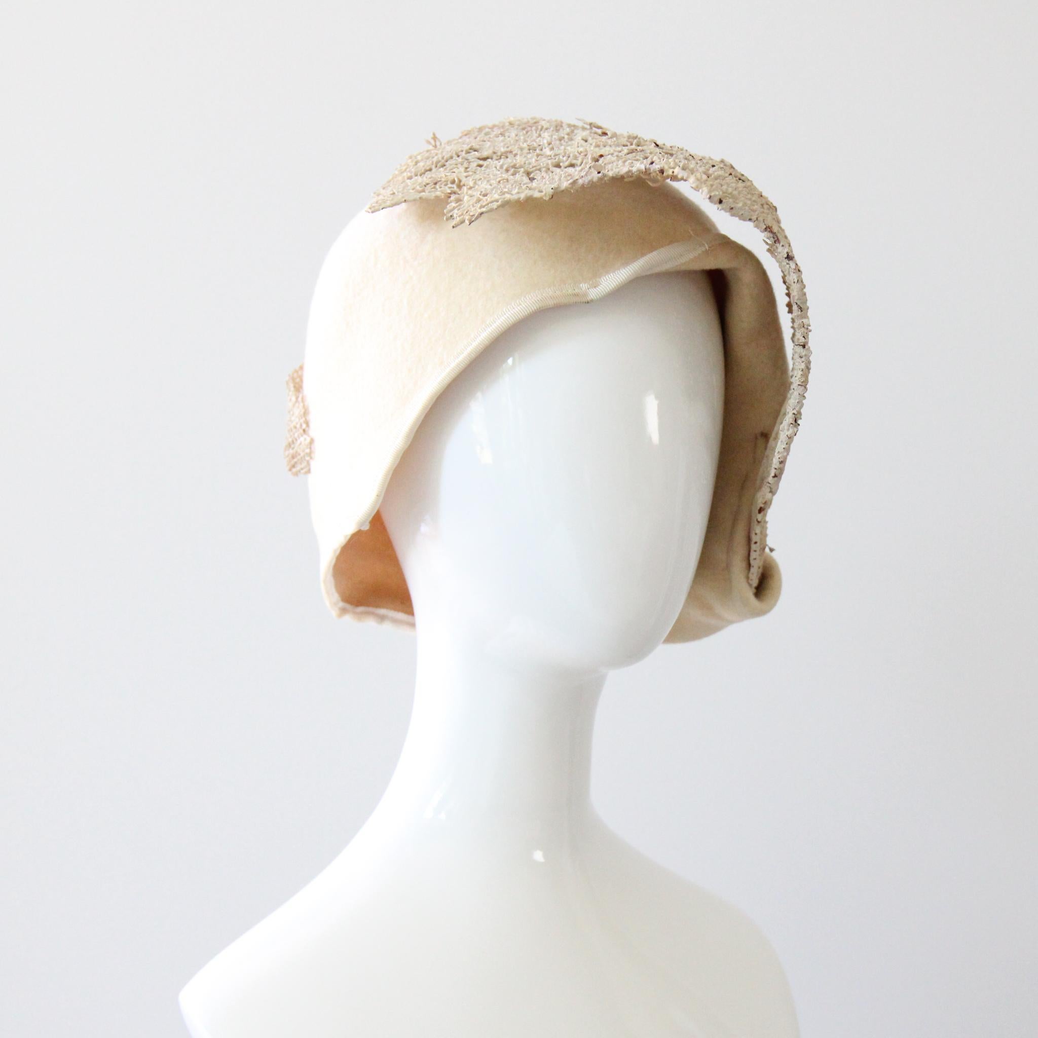 Vintage 1920's Creme Filz Cloche Hut Meer Fan Koralle Roaring 20s Cloche Hut im Angebot 5